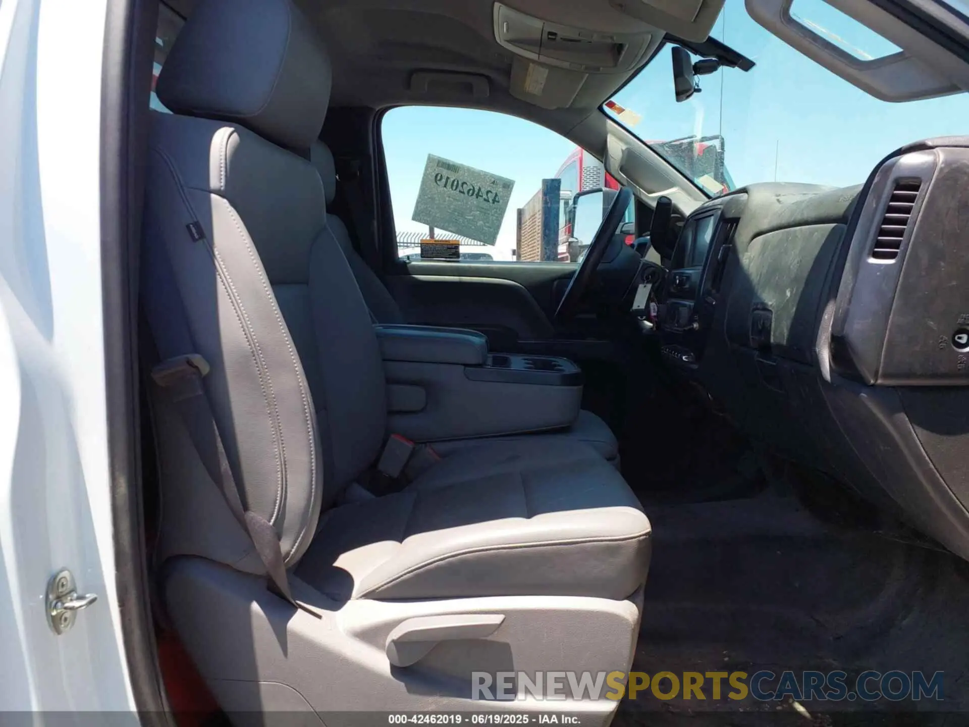 6 fotografías del automóvil dañado 1HTKJPVM9NH622621 CHEVROLET SILVERADO 4500HD 2022