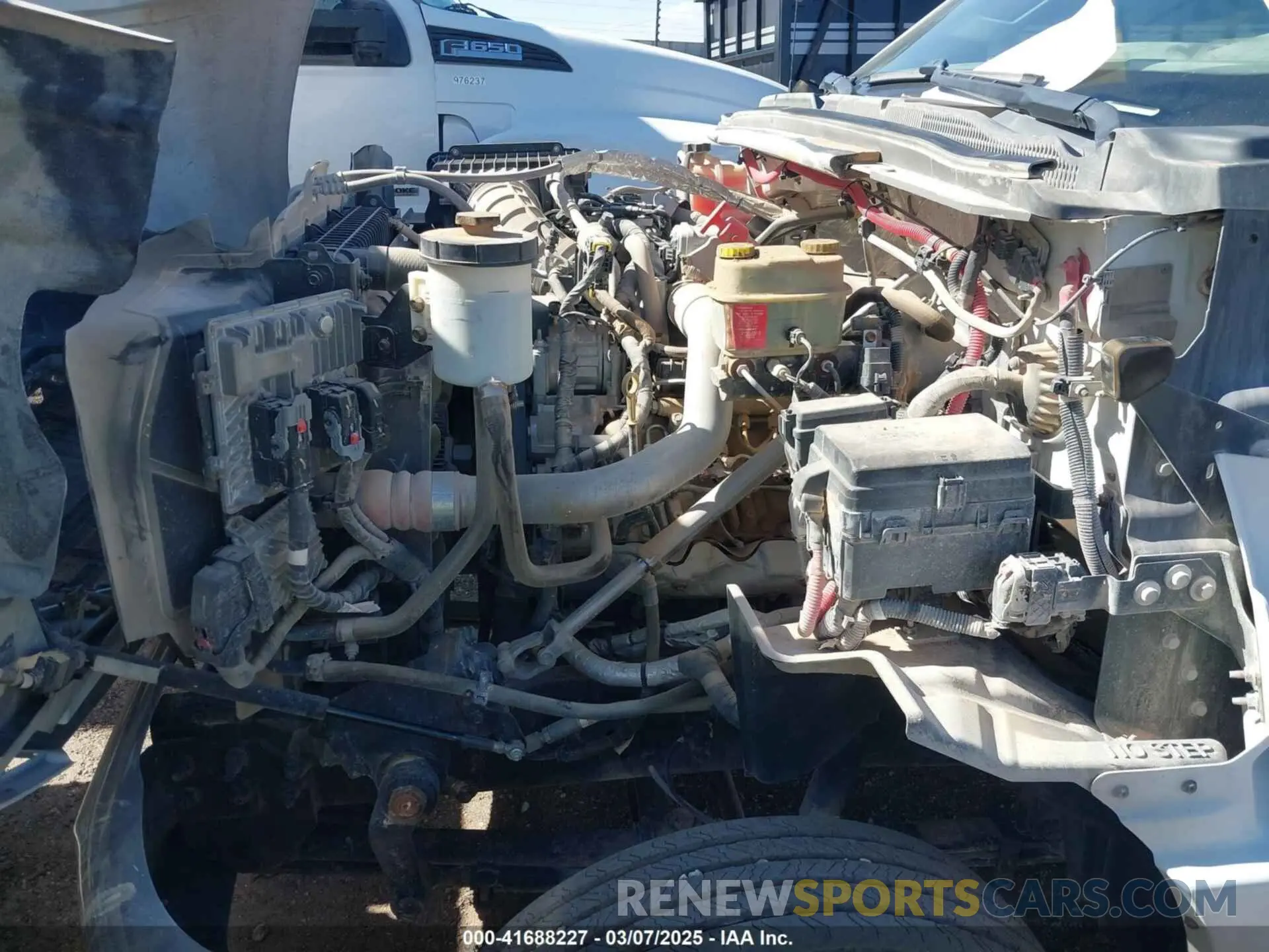 9 fotografías del automóvil dañado 1HTKHPVK4LH610321 CHEVROLET SILVERADO 6500HD 2020