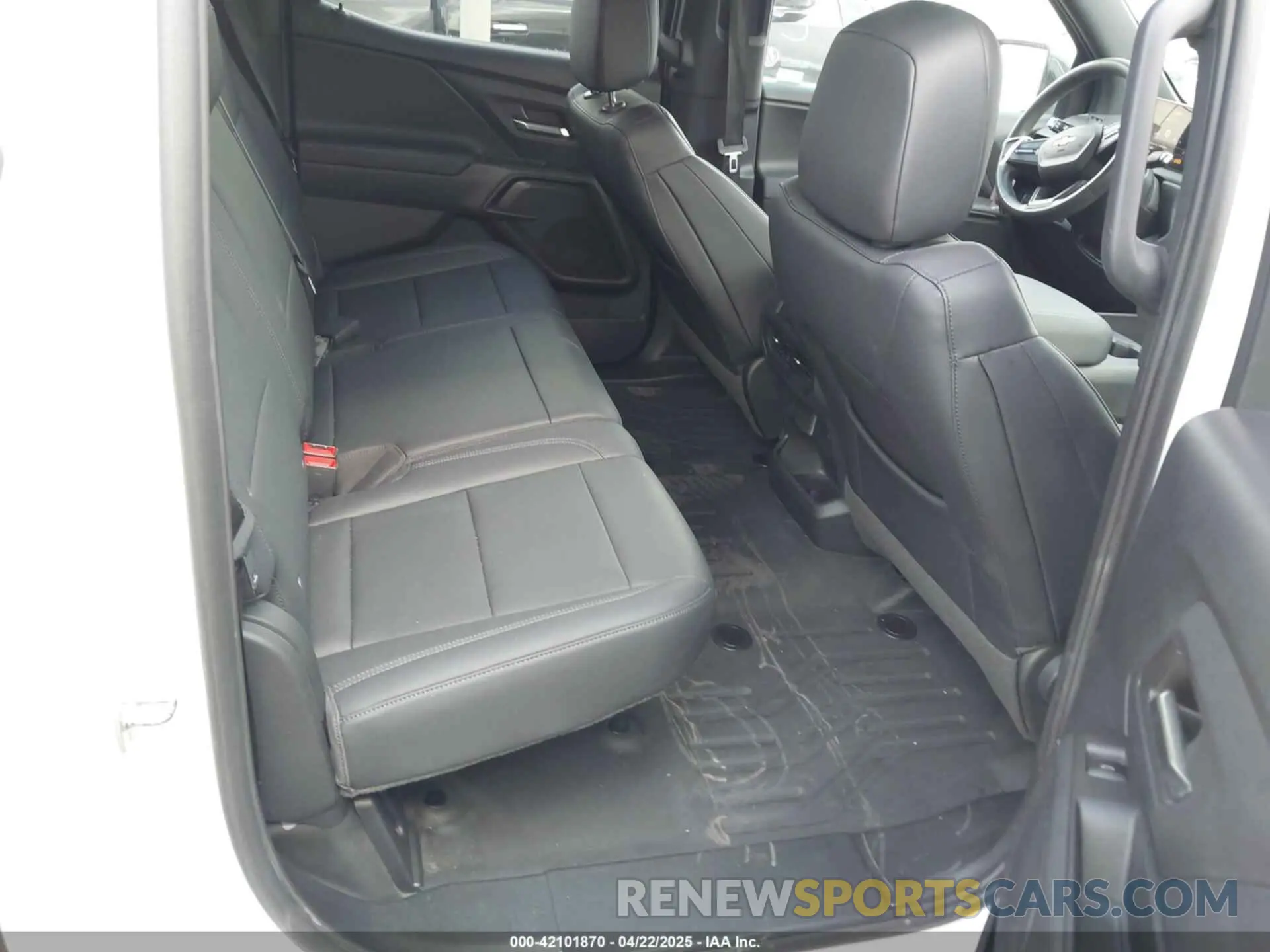 8 fotografías del automóvil dañado 1GC10VEL6RU200925 CHEVROLET SILVERADO EV 2024