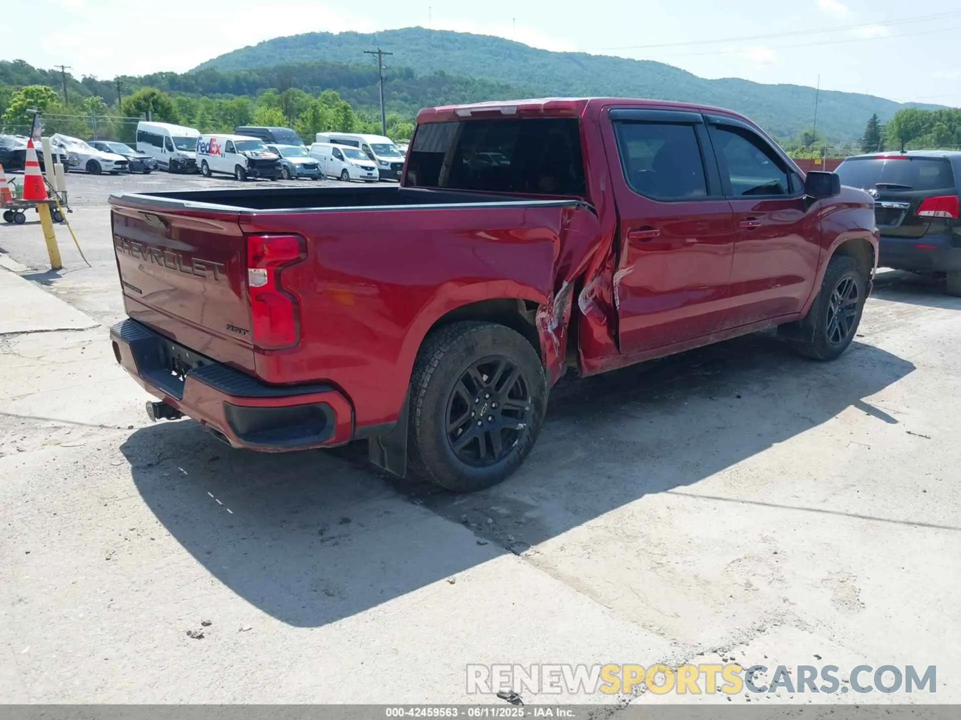 4 fotografías del automóvil dañado 3GCUYEED4NG162476 CHEVROLET SILVERADO LTD 2022