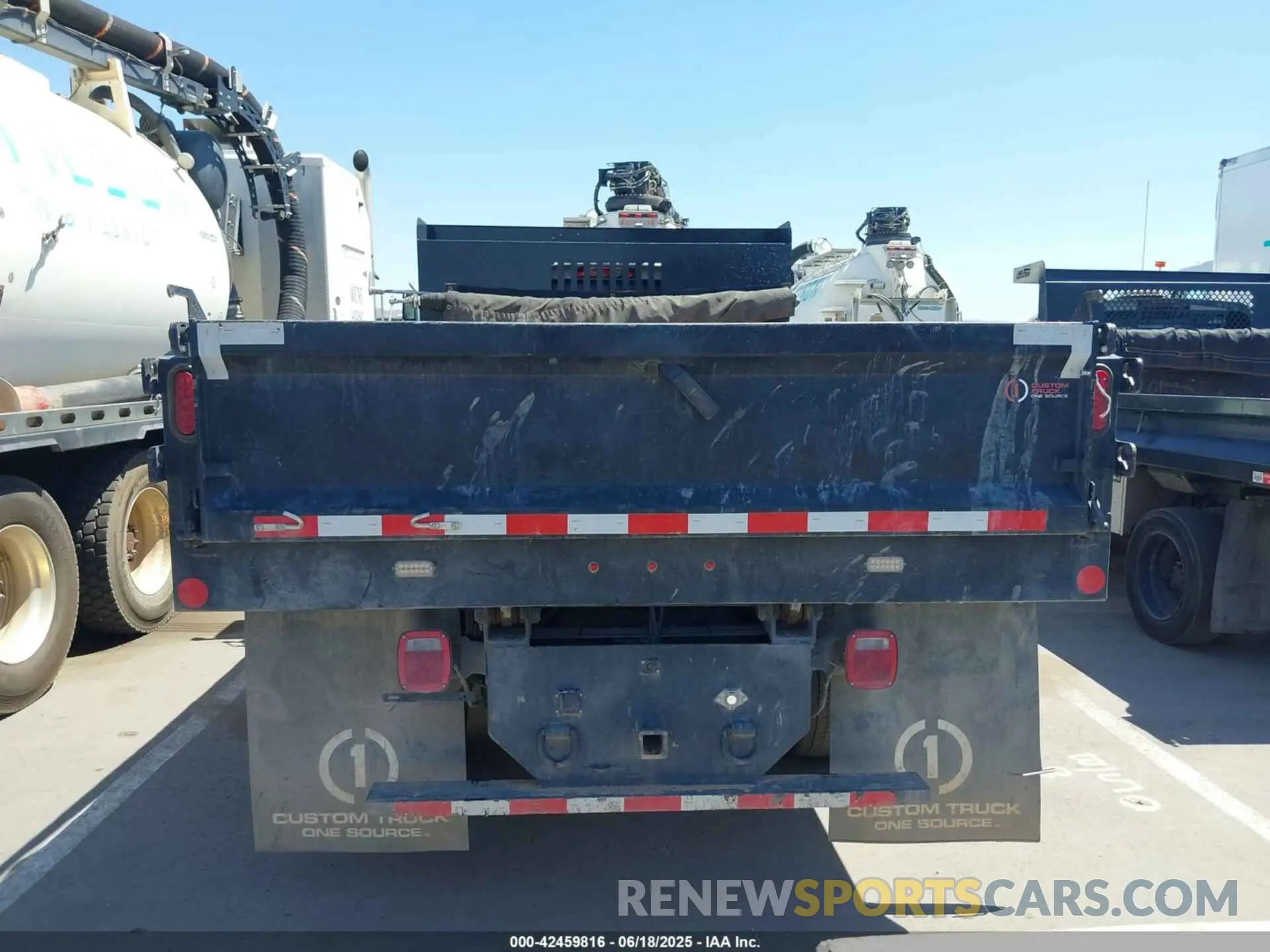 14 fotografías del automóvil dañado 1HTKJPVM1PH507174 CHEVROLET SILVERADO MD 2023