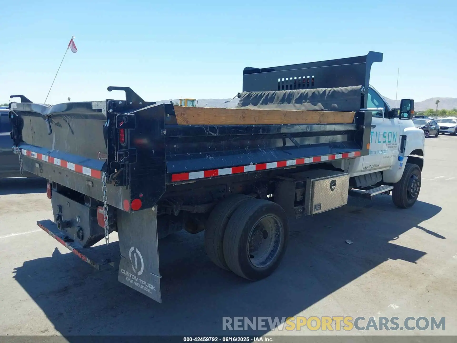 4 fotografías del automóvil dañado 1HTKJPVM4PH508108 CHEVROLET SILVERADO MD 2023