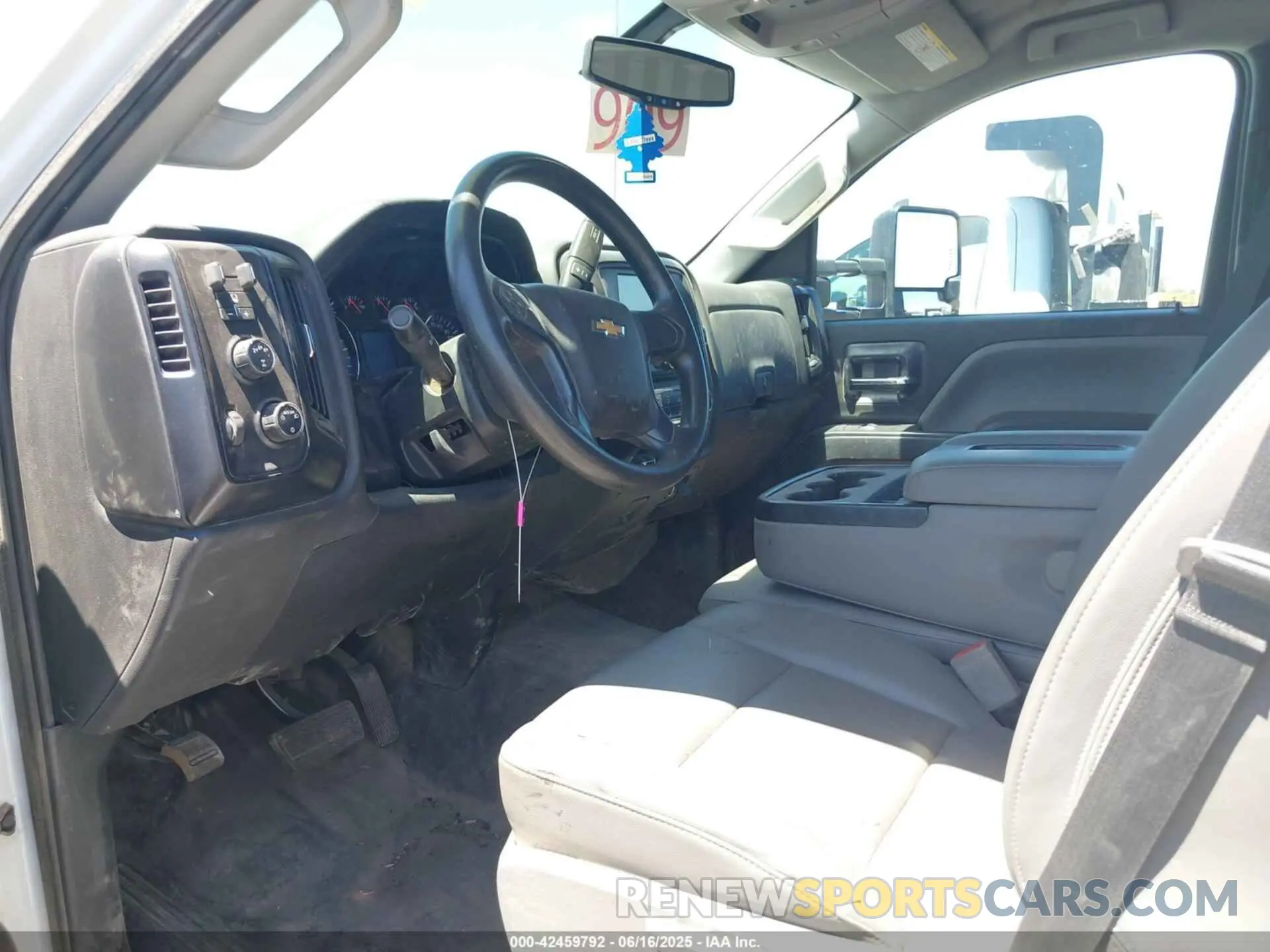 6 fotografías del automóvil dañado 1HTKJPVM4PH508108 CHEVROLET SILVERADO MD 2023
