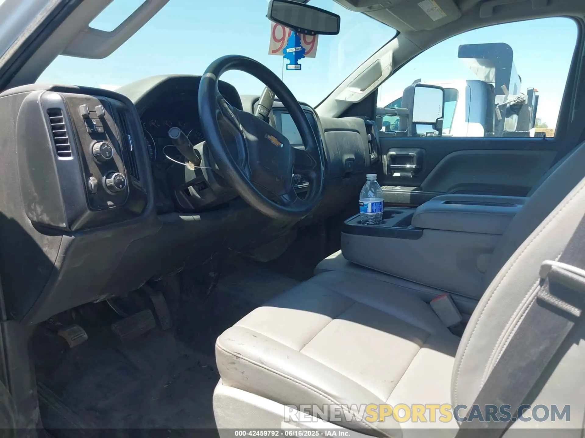 7 fotografías del automóvil dañado 1HTKJPVM4PH508108 CHEVROLET SILVERADO MD 2023