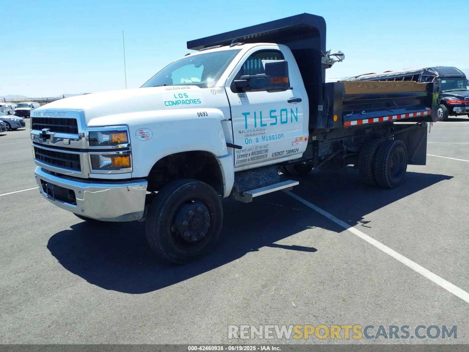 2 fotografías del automóvil dañado 1HTKJPVM5PH508019 CHEVROLET SILVERADO MD 2023