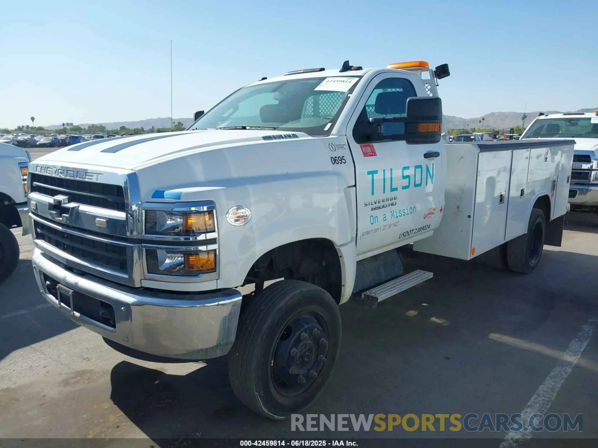2 fotografías del automóvil dañado 1HTKJPVM6PH130941 CHEVROLET SILVERADO MD 2023