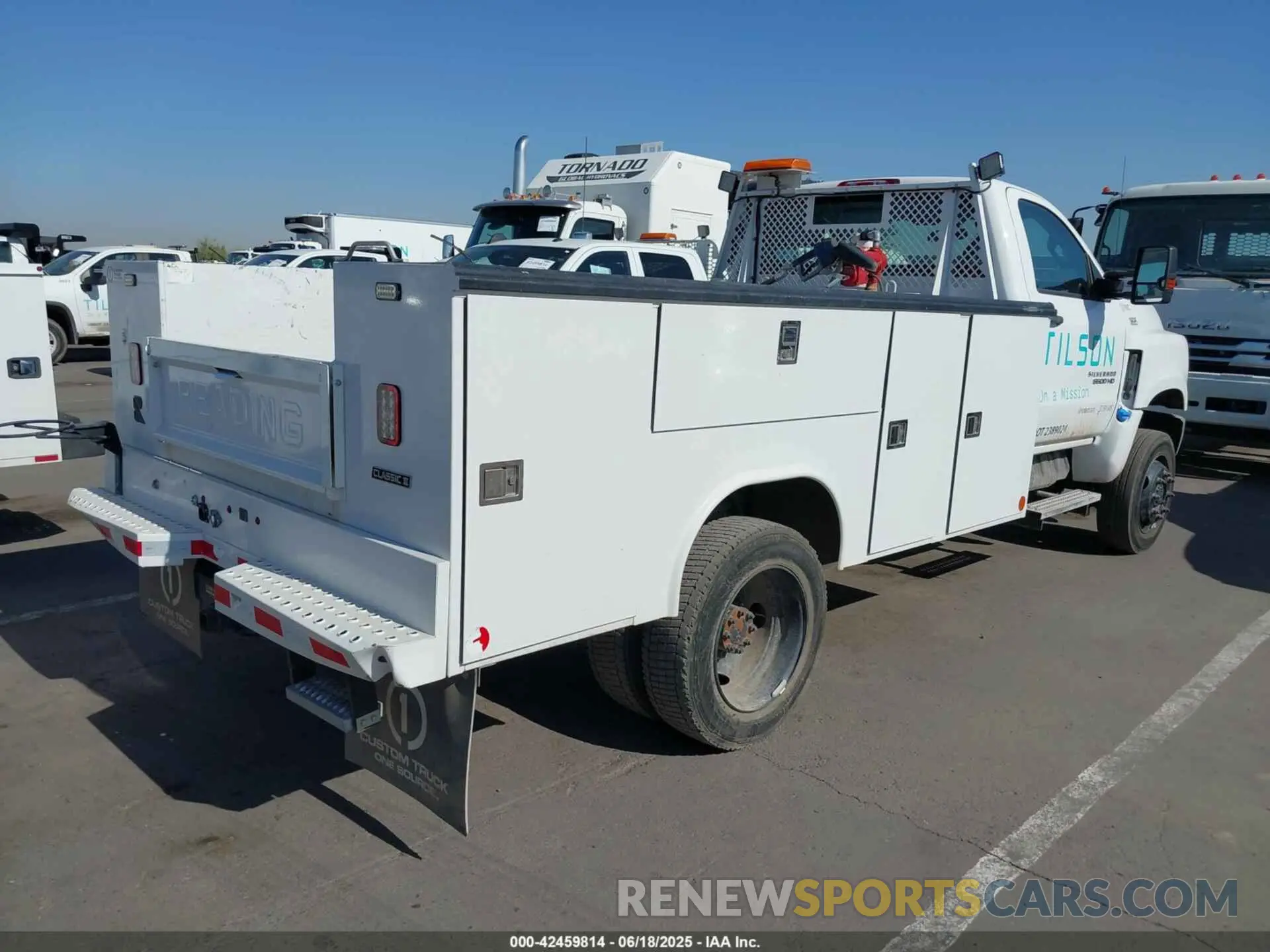 4 fotografías del automóvil dañado 1HTKJPVM6PH130941 CHEVROLET SILVERADO MD 2023