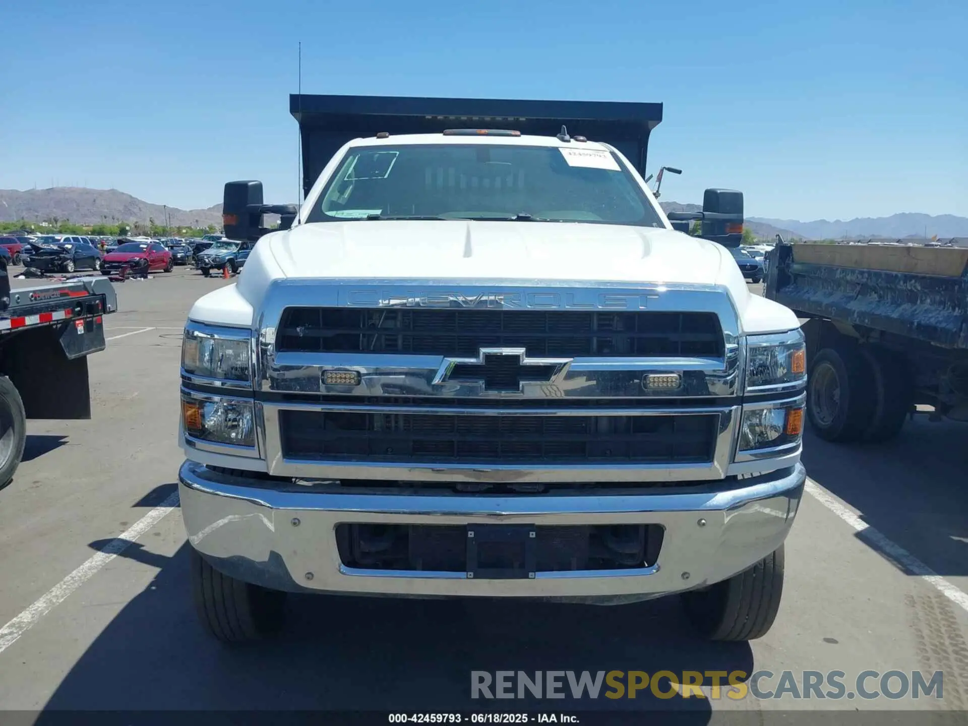 12 fotografías del automóvil dañado 1HTKJPVM6PH219067 CHEVROLET SILVERADO MD 2023