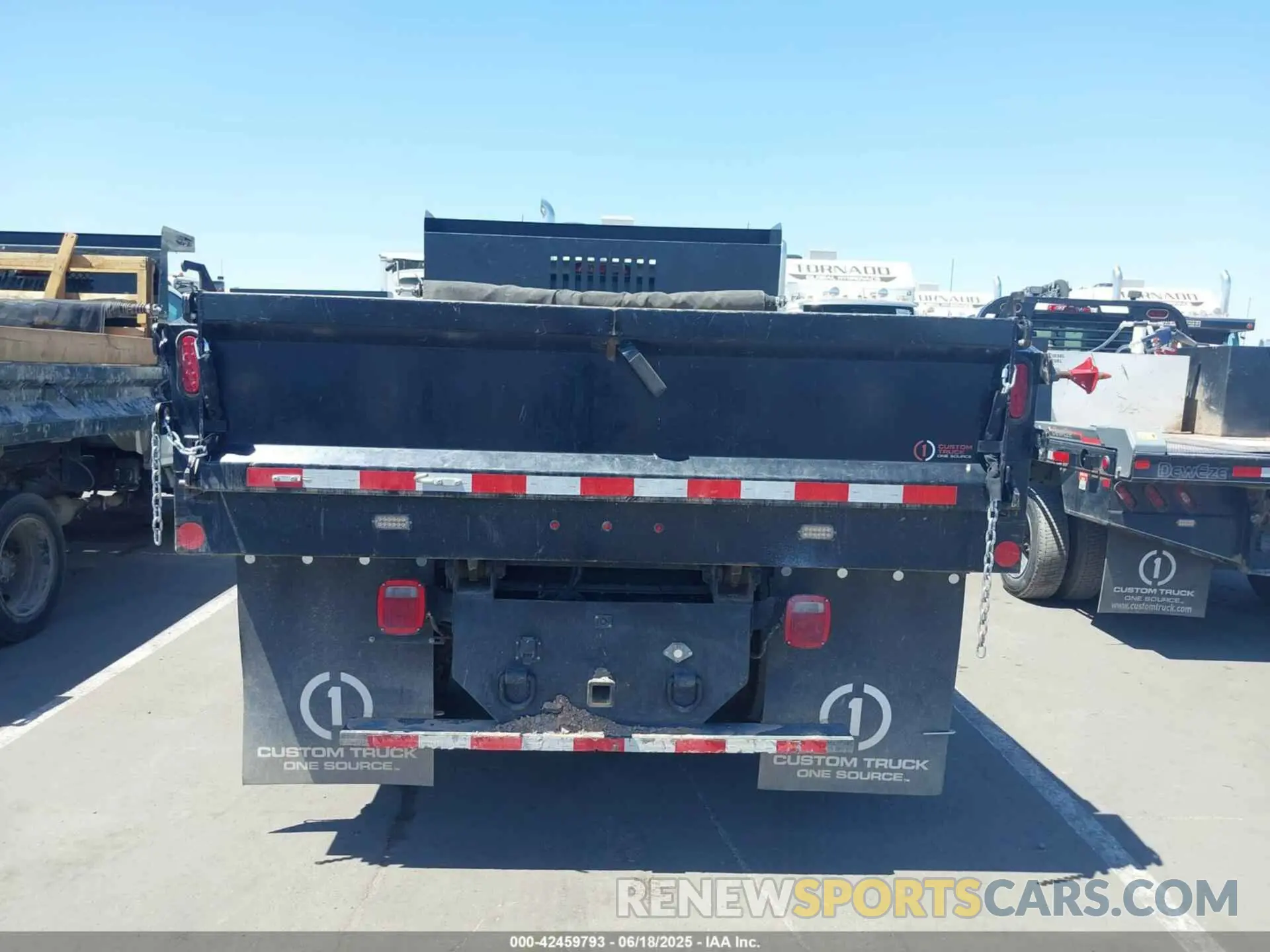15 fotografías del automóvil dañado 1HTKJPVM6PH219067 CHEVROLET SILVERADO MD 2023