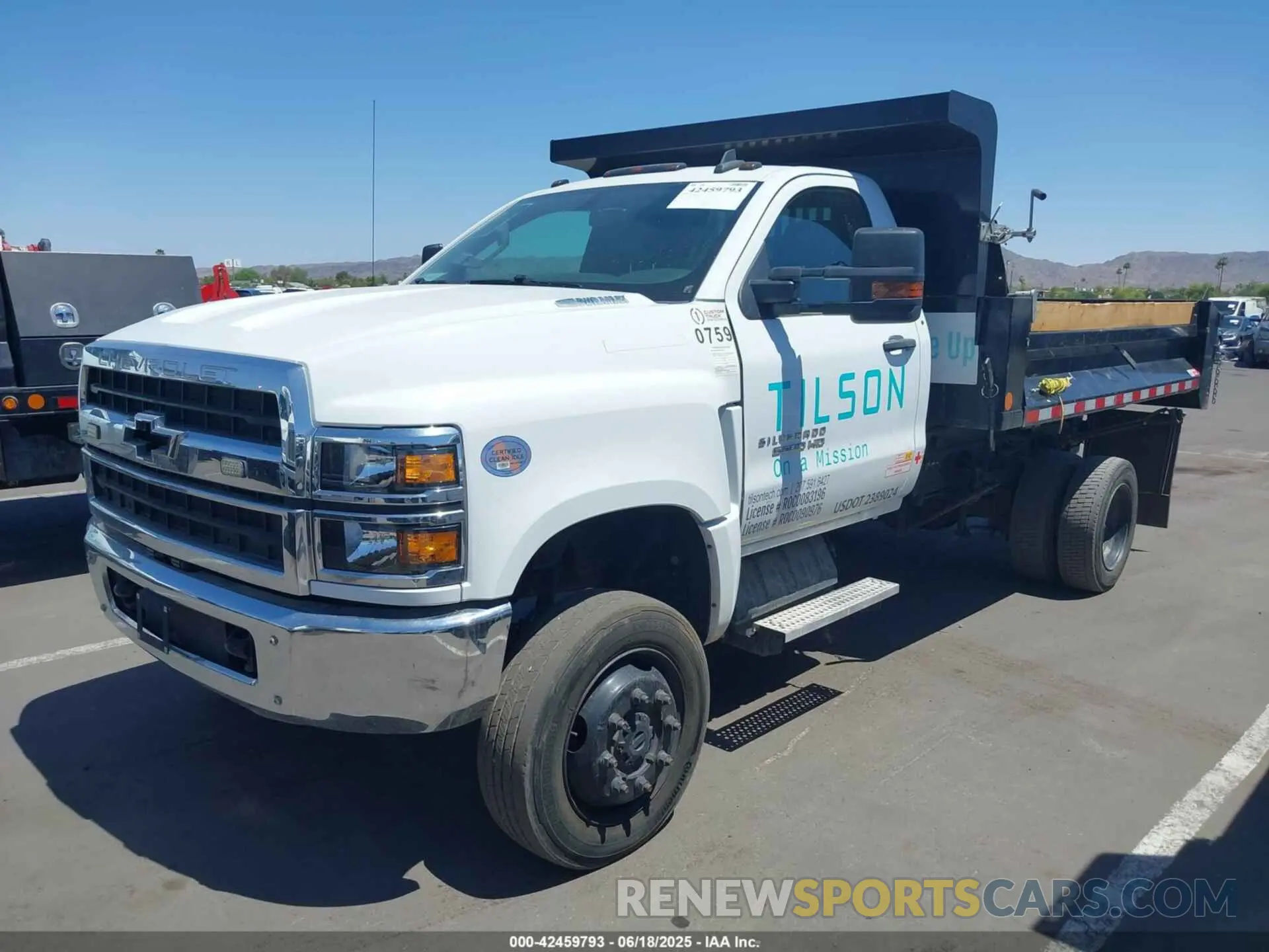 2 fotografías del automóvil dañado 1HTKJPVM6PH219067 CHEVROLET SILVERADO MD 2023