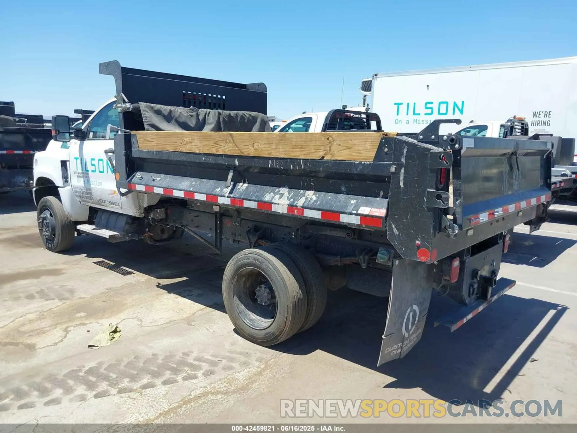 3 fotografías del automóvil dañado 1HTKJPVM7PH218574 CHEVROLET SILVERADO MD 2023