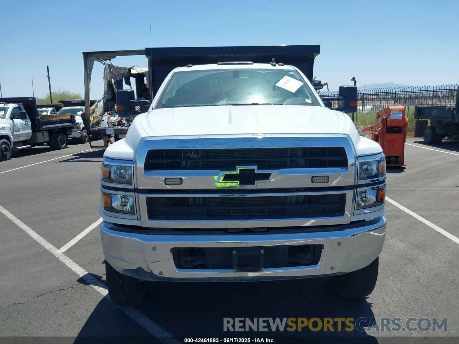 11 fotografías del automóvil dañado 1HTKJPVM8PH219202 CHEVROLET SILVERADO MD 2023