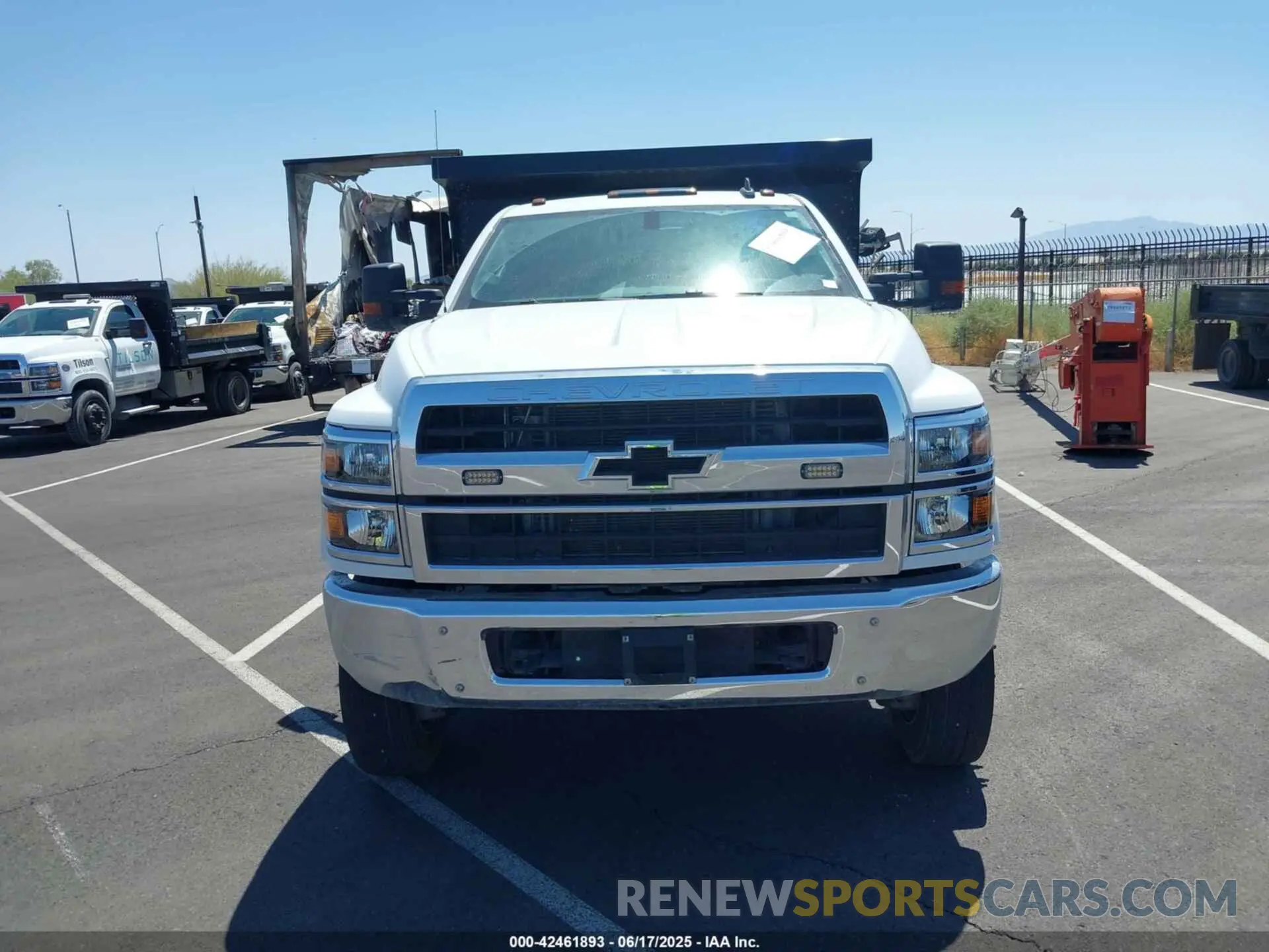12 fotografías del automóvil dañado 1HTKJPVM8PH219202 CHEVROLET SILVERADO MD 2023