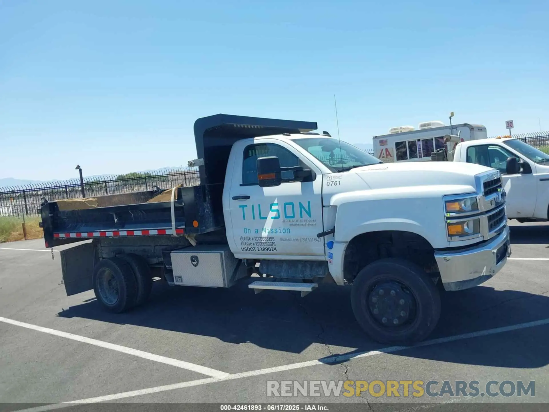 13 fotografías del automóvil dañado 1HTKJPVM8PH219202 CHEVROLET SILVERADO MD 2023