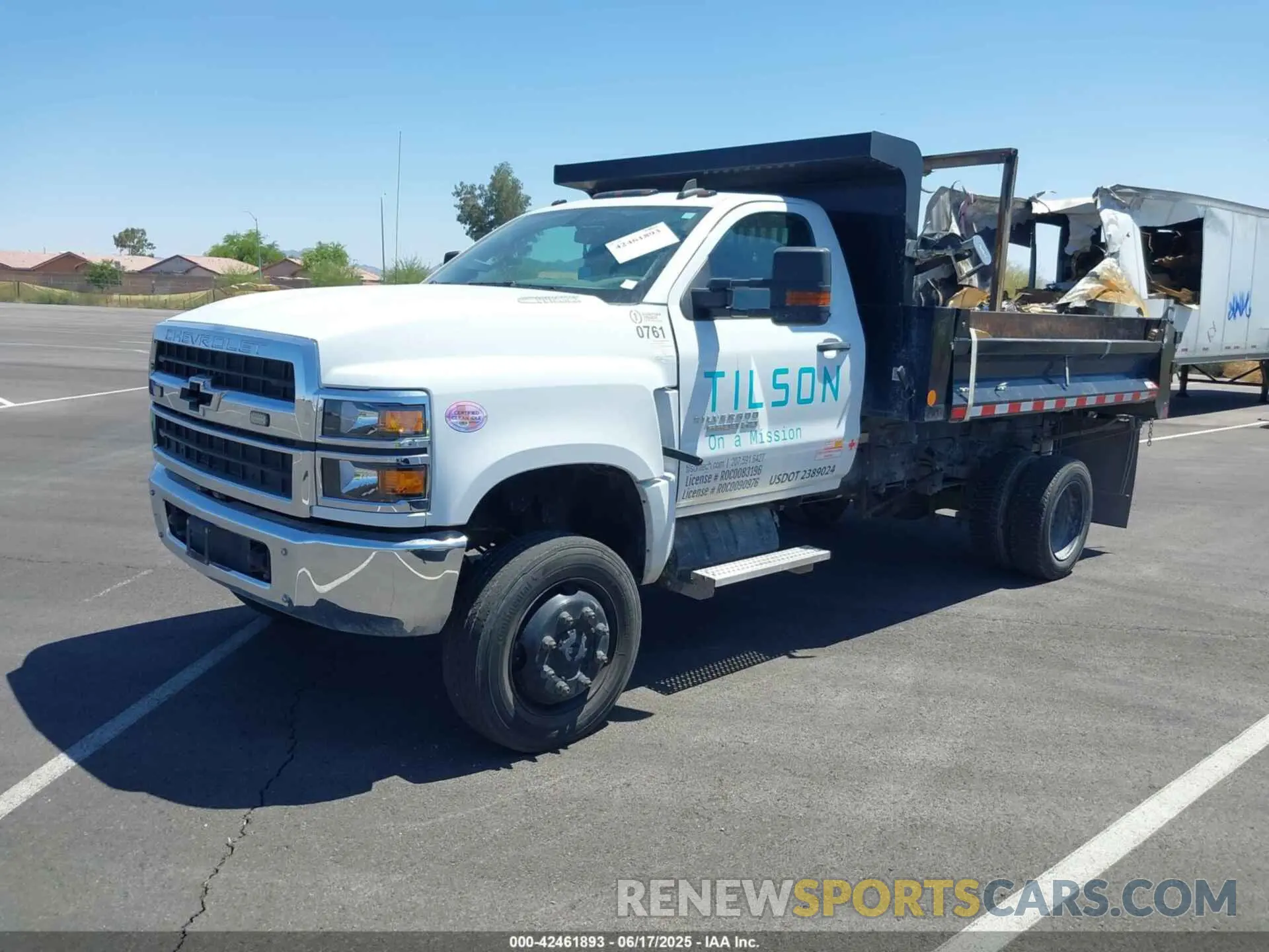 2 fotografías del automóvil dañado 1HTKJPVM8PH219202 CHEVROLET SILVERADO MD 2023