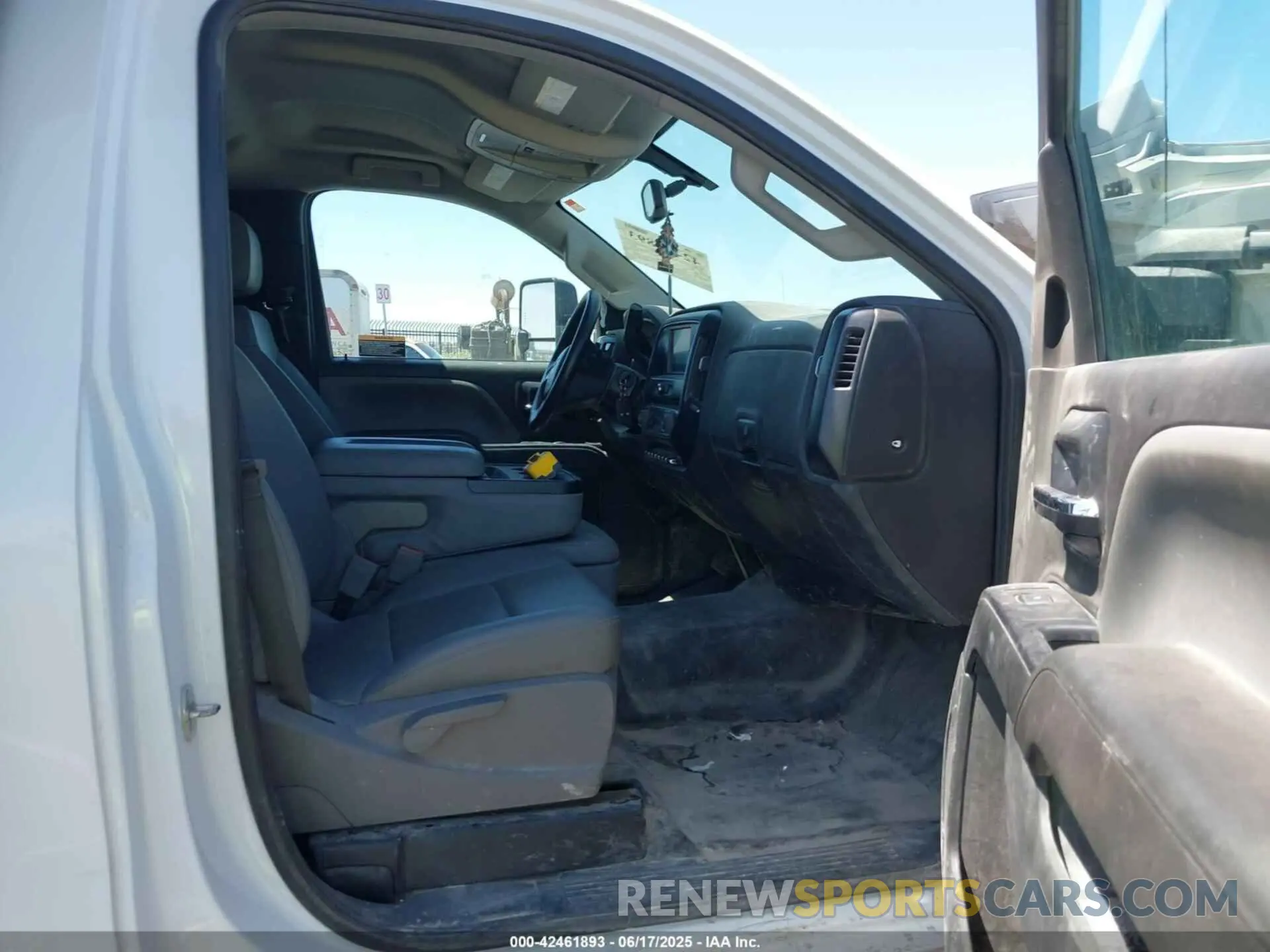 7 fotografías del automóvil dañado 1HTKJPVM8PH219202 CHEVROLET SILVERADO MD 2023