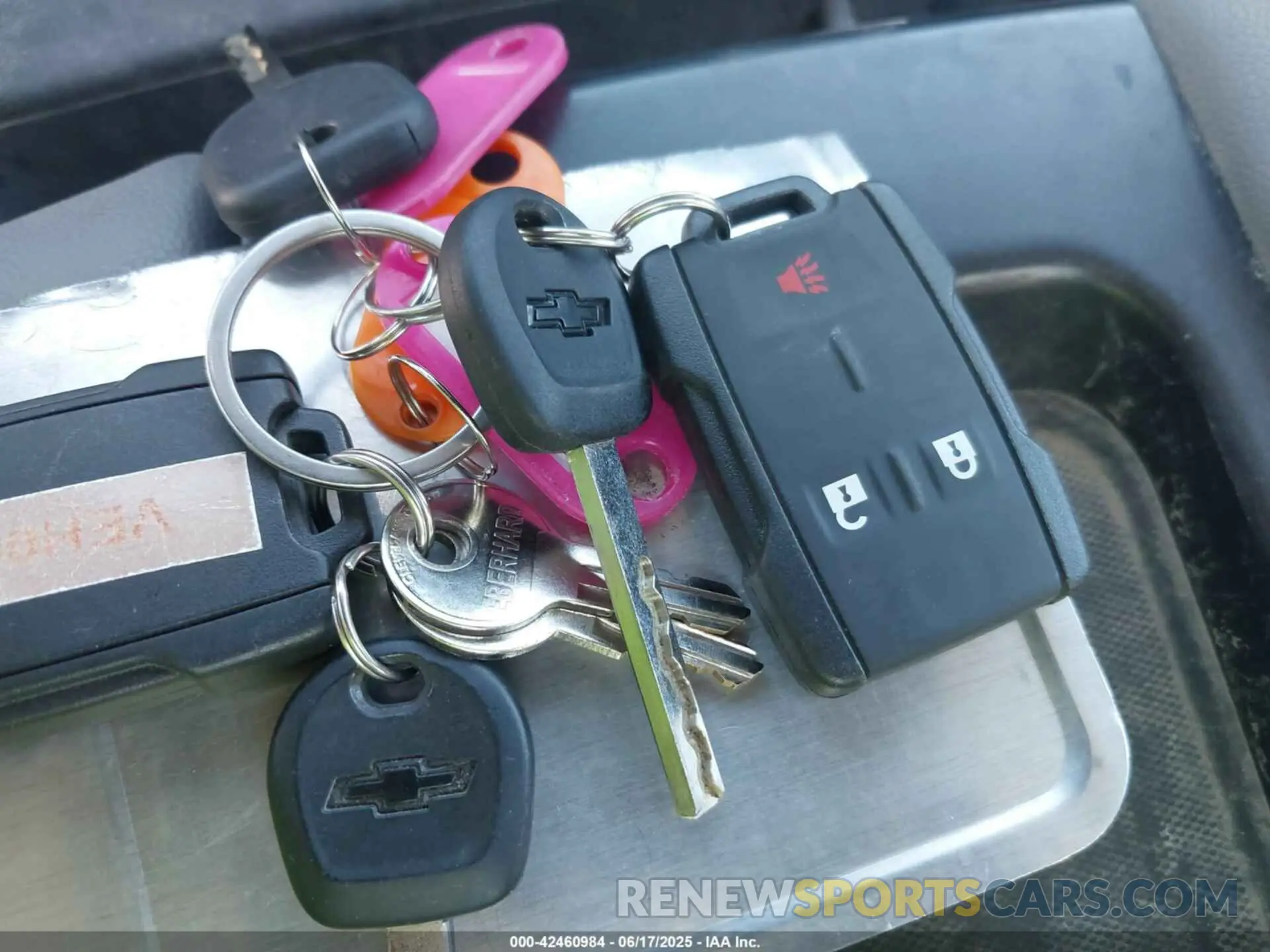 10 fotografías del automóvil dañado 1HTKJPVM9PH125636 CHEVROLET SILVERADO MD 2023