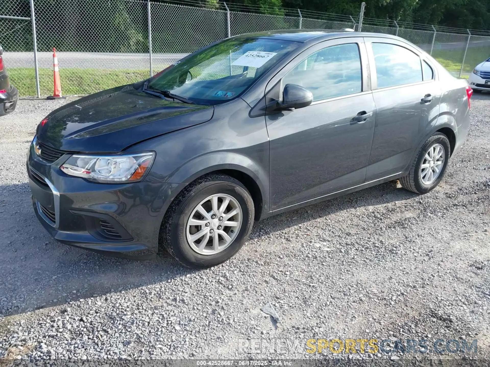 2 fotografías del automóvil dañado 1G1JC5SB9K4129561 CHEVROLET SONIC 2019