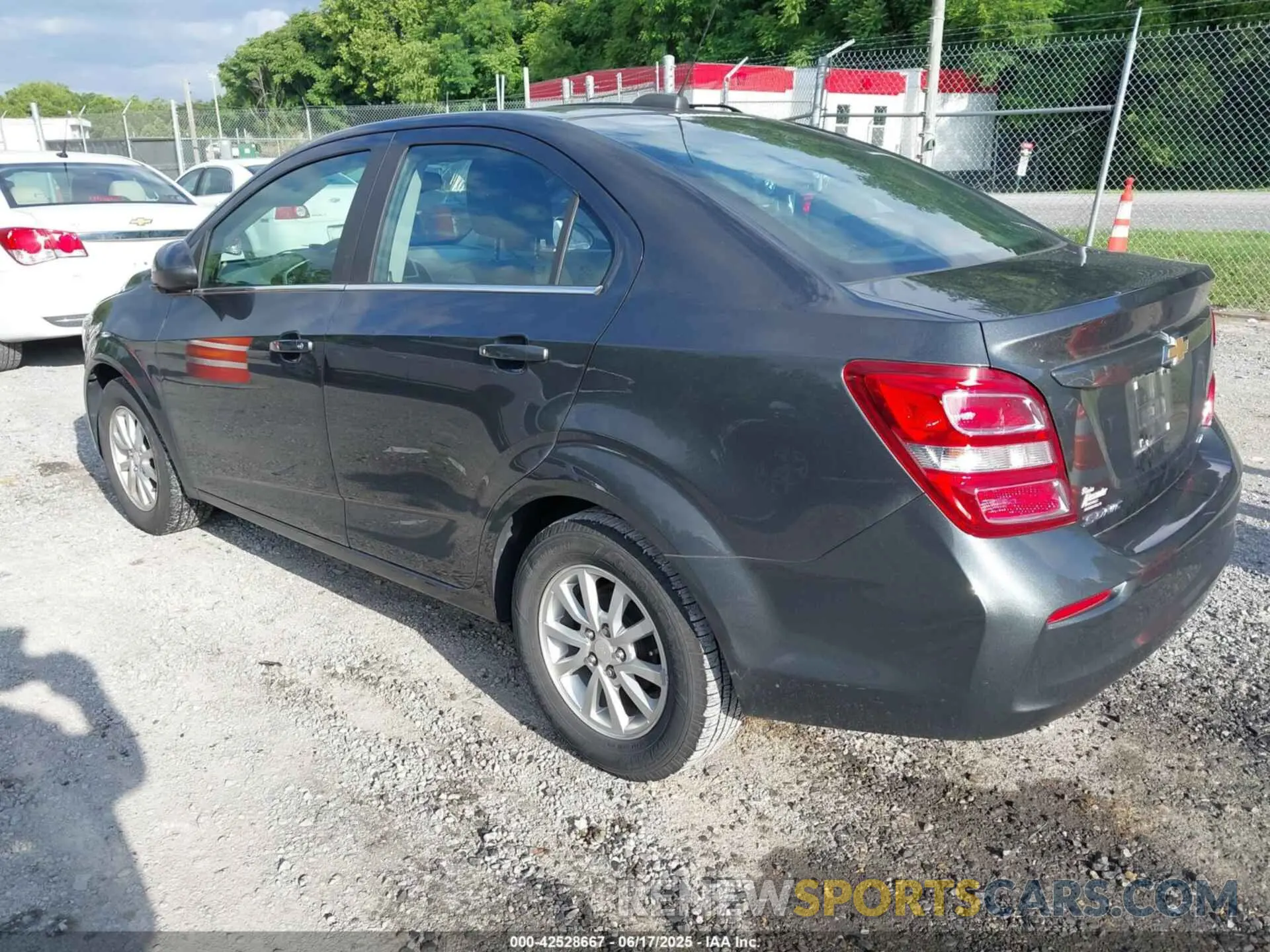 3 fotografías del automóvil dañado 1G1JC5SB9K4129561 CHEVROLET SONIC 2019