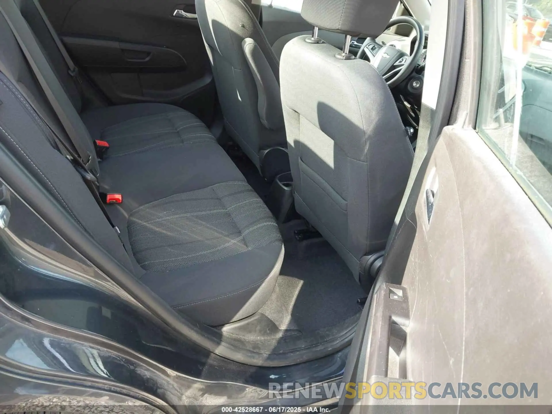 8 fotografías del automóvil dañado 1G1JC5SB9K4129561 CHEVROLET SONIC 2019