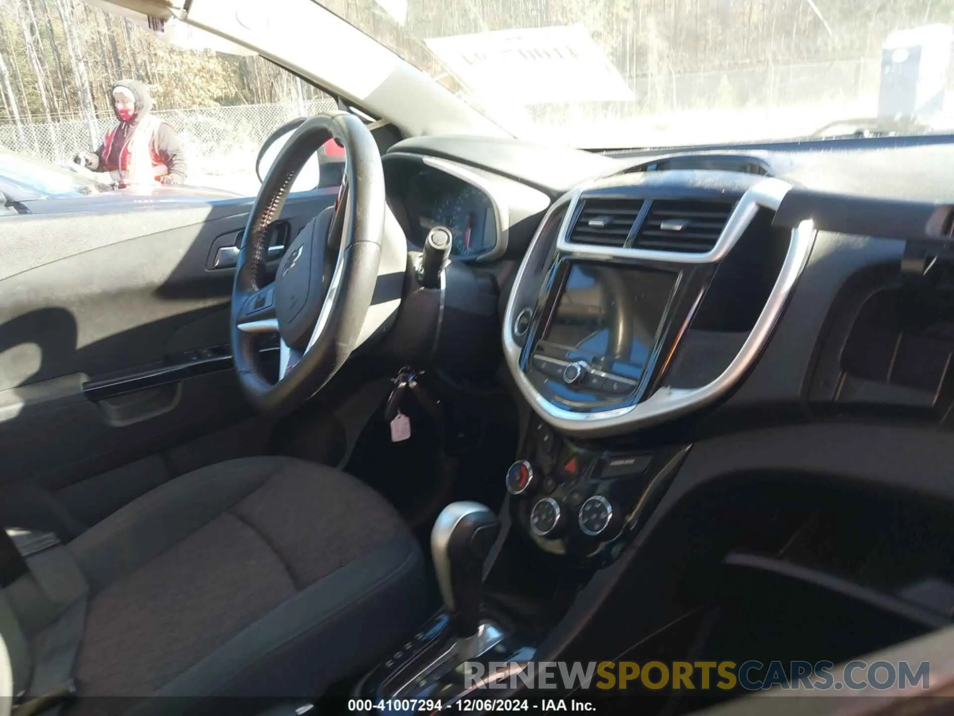 5 fotografías del automóvil dañado 1G1JD5SB0K4115108 CHEVROLET SONIC 2019