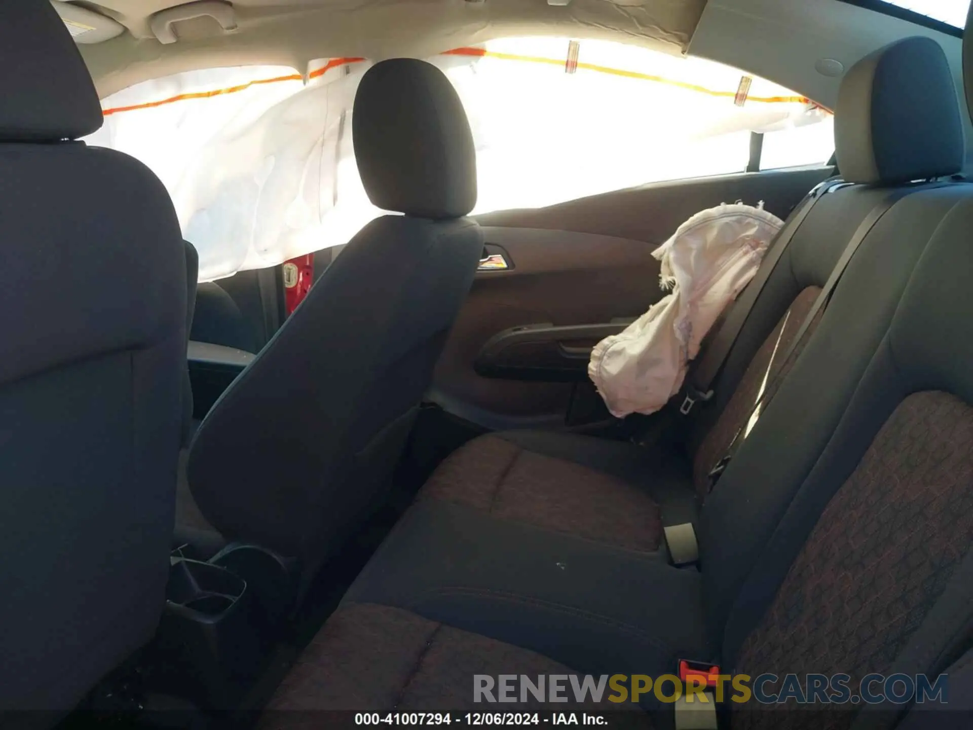 8 fotografías del automóvil dañado 1G1JD5SB0K4115108 CHEVROLET SONIC 2019