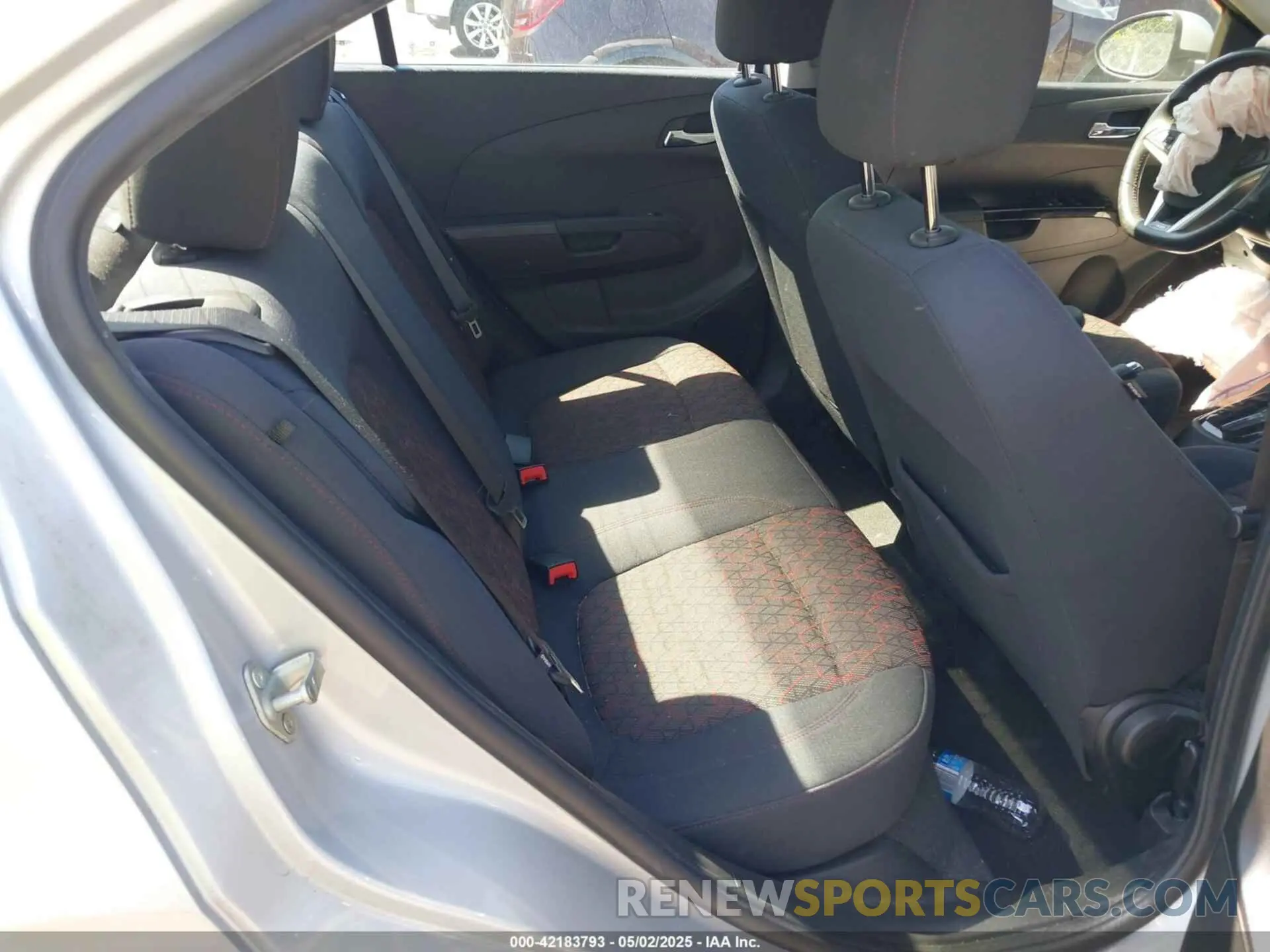 8 fotografías del automóvil dañado 1G1JD5SB3K4112641 CHEVROLET SONIC 2019