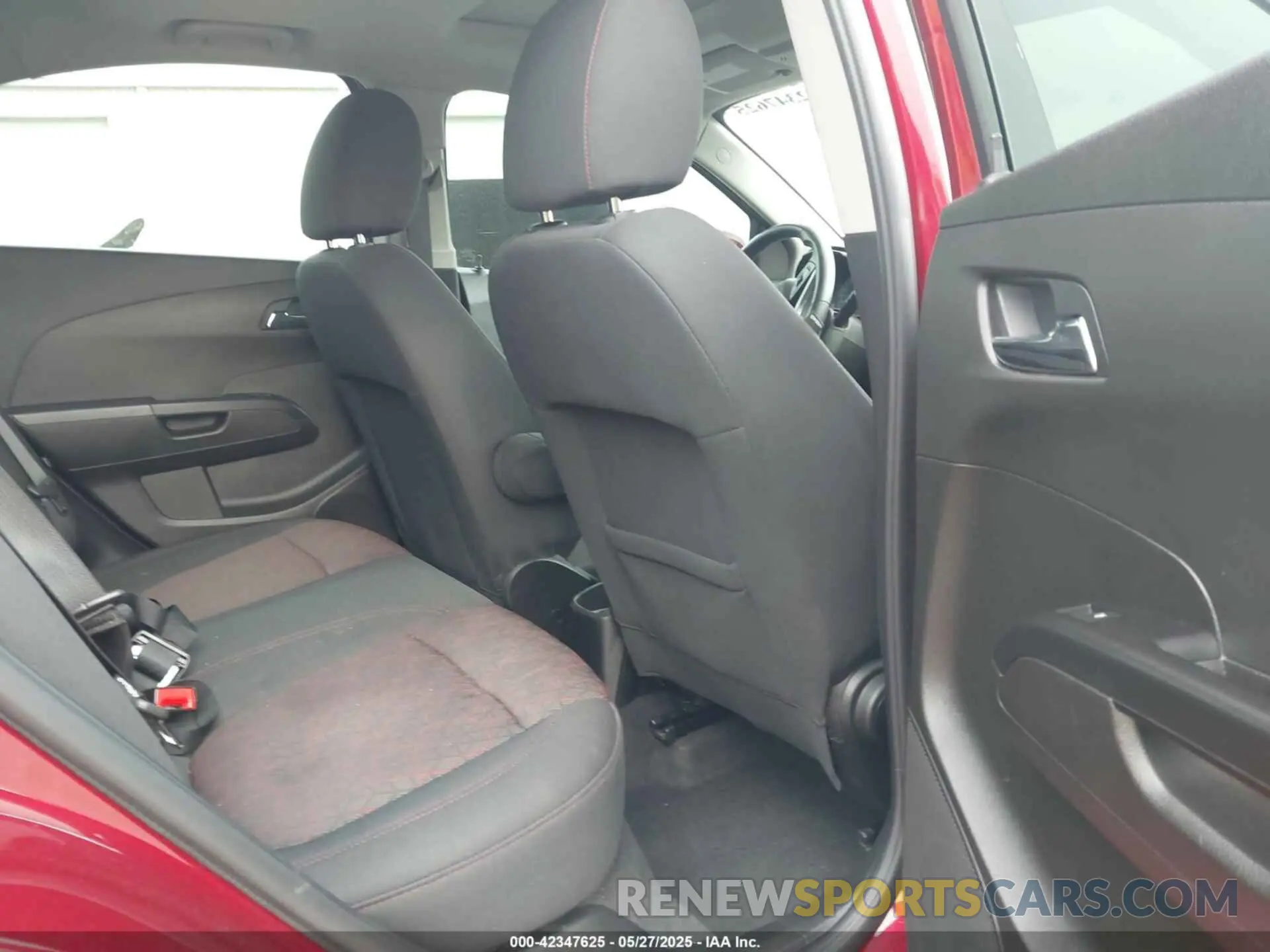 8 fotografías del automóvil dañado 1G1JD5SB3K4121419 CHEVROLET SONIC 2019