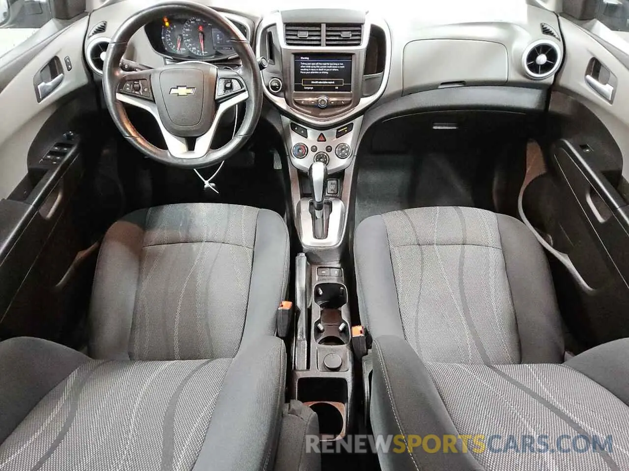 8 fotografías del automóvil dañado 1G1JD5SB3K4142805 CHEVROLET SONIC 2019
