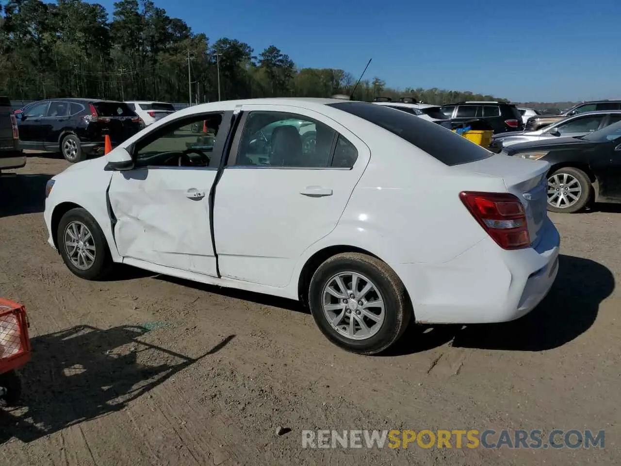 2 fotografías del automóvil dañado 1G1JD5SB4K4111028 CHEVROLET SONIC 2019
