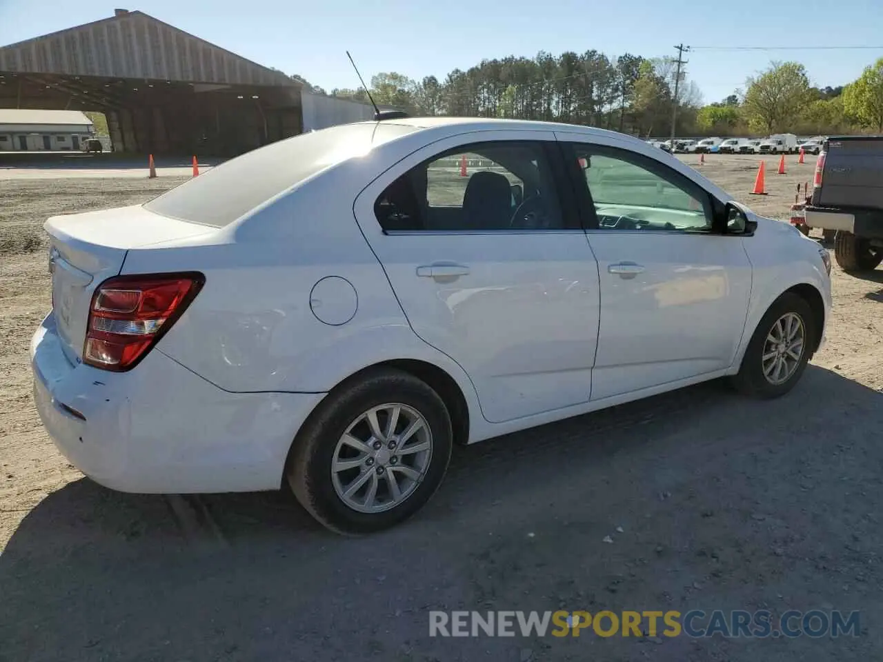 3 fotografías del automóvil dañado 1G1JD5SB4K4111028 CHEVROLET SONIC 2019