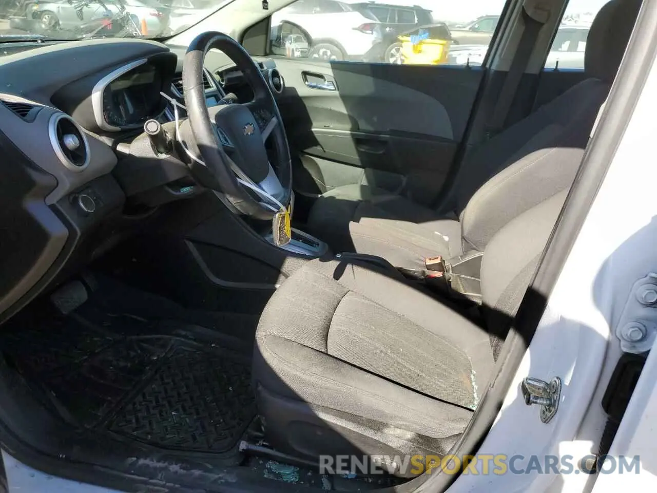 7 fotografías del automóvil dañado 1G1JD5SB4K4111028 CHEVROLET SONIC 2019