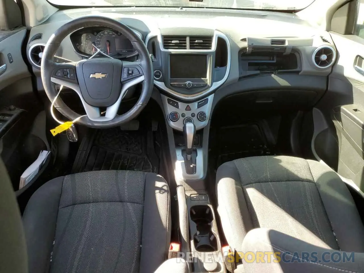 8 fotografías del automóvil dañado 1G1JD5SB4K4111028 CHEVROLET SONIC 2019