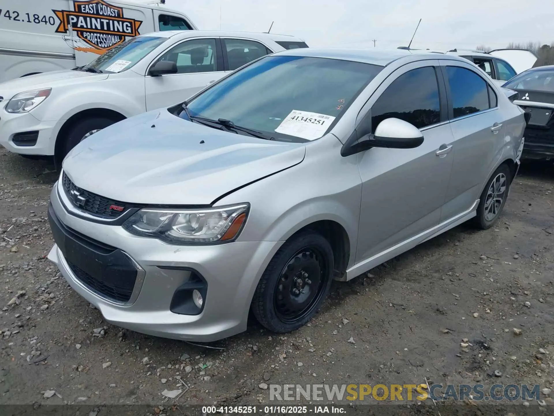 2 fotografías del automóvil dañado 1G1JD5SB5K4107411 CHEVROLET SONIC 2019