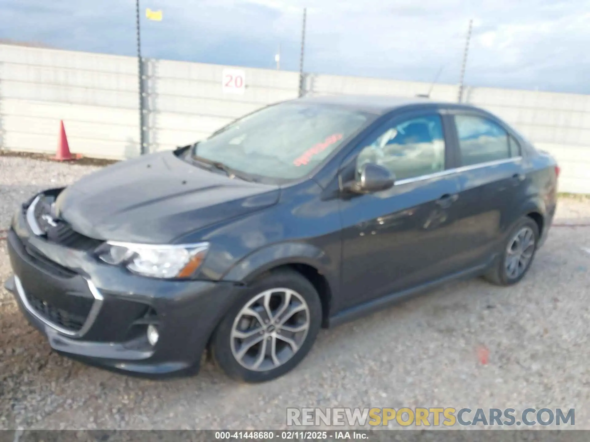 2 fotografías del automóvil dañado 1G1JD5SB5K4131238 CHEVROLET SONIC 2019