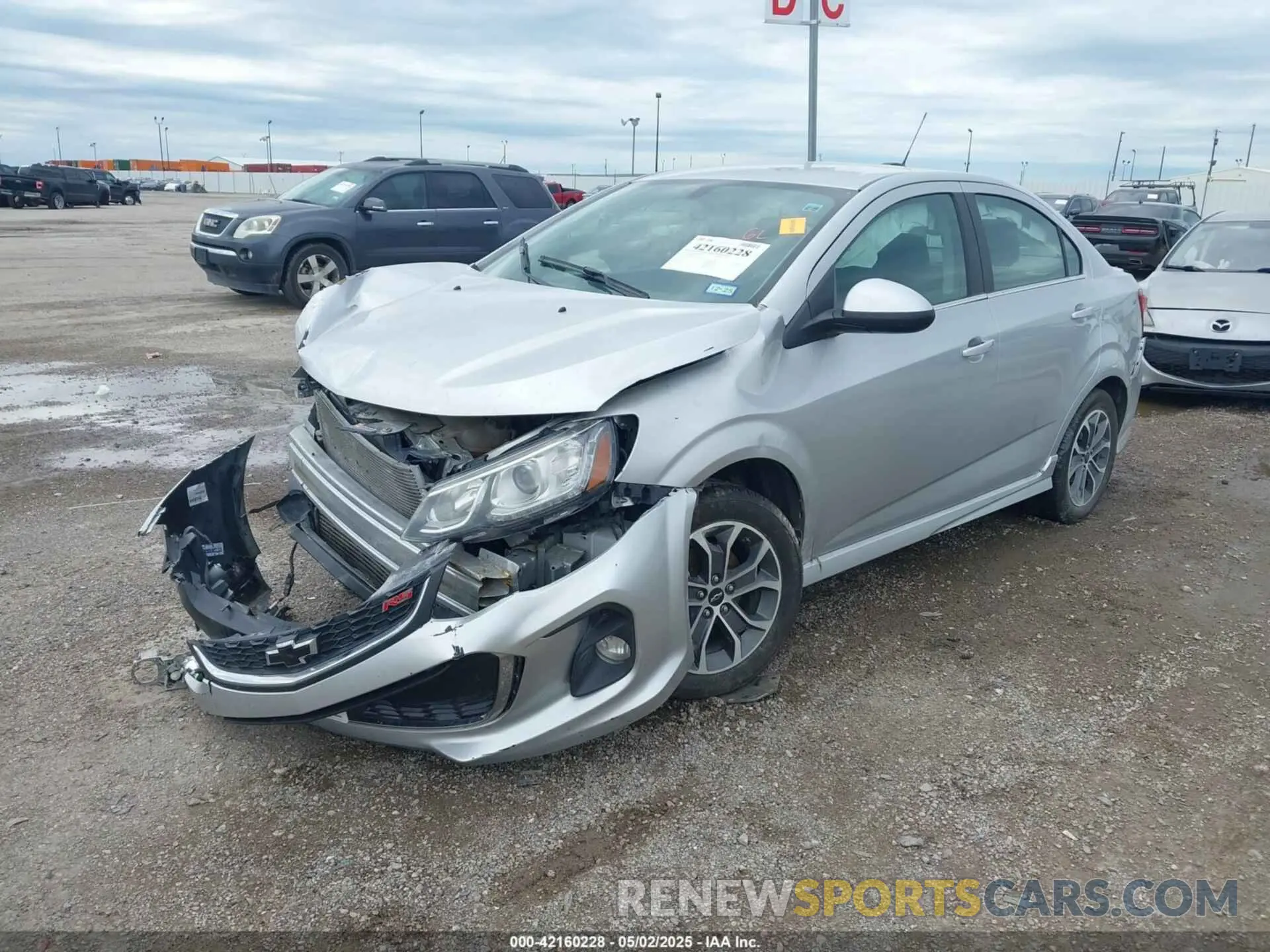 2 fotografías del automóvil dañado 1G1JD5SB6K4111161 CHEVROLET SONIC 2019