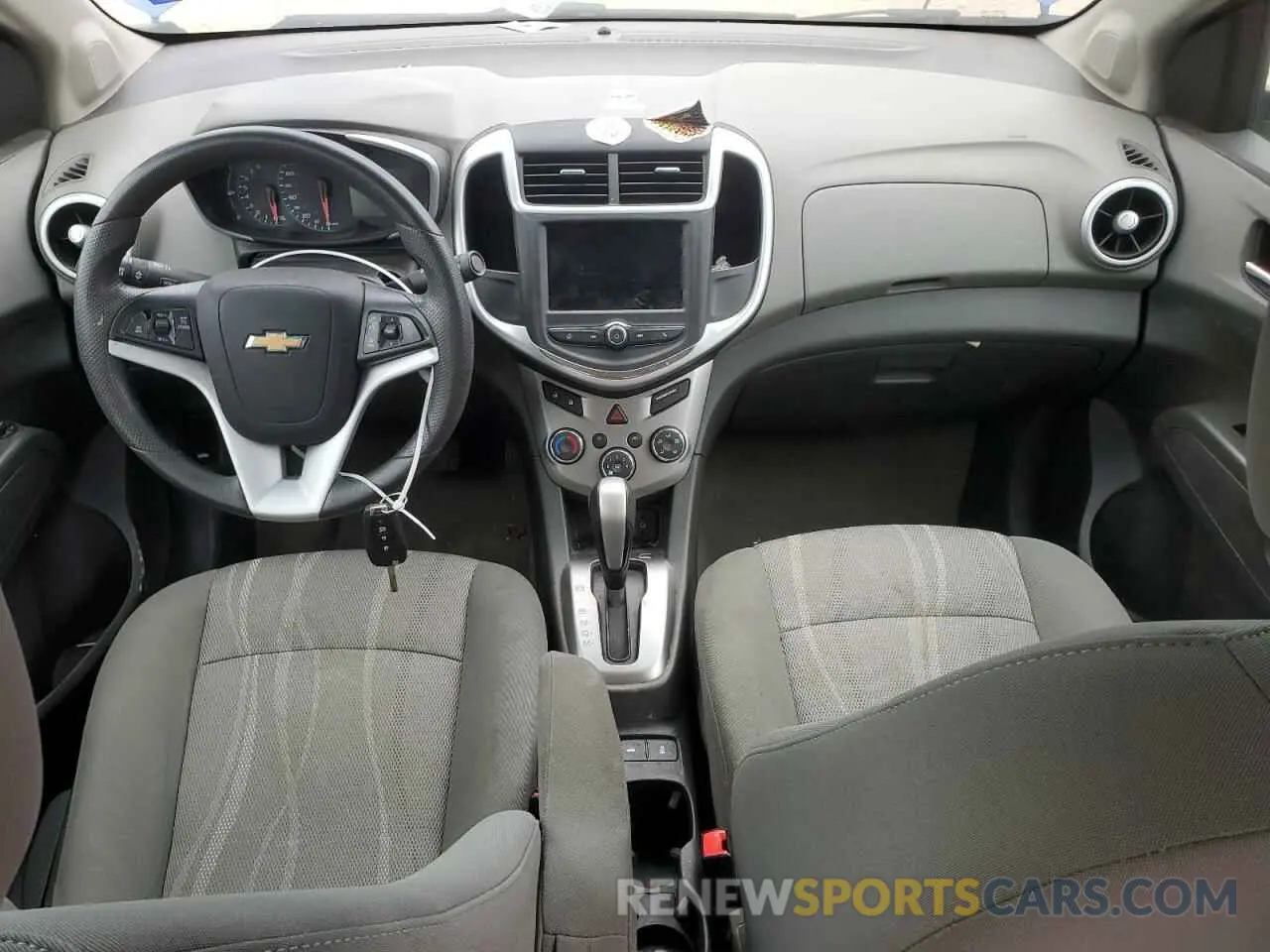 8 fotografías del automóvil dañado 1G1JD5SB7K4134352 CHEVROLET SONIC 2019