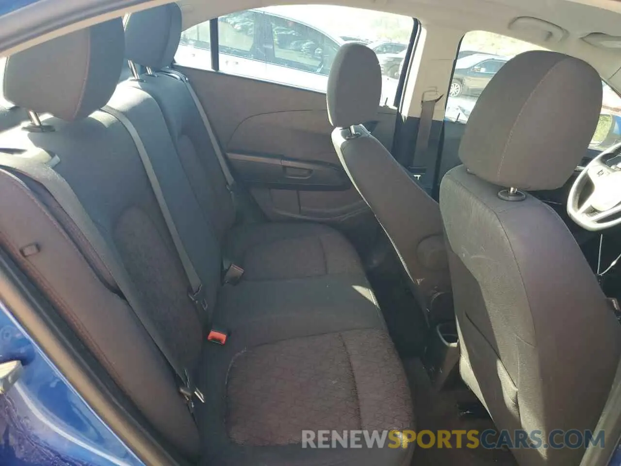 10 fotografías del automóvil dañado 1G1JD5SB8K4114692 CHEVROLET SONIC 2019