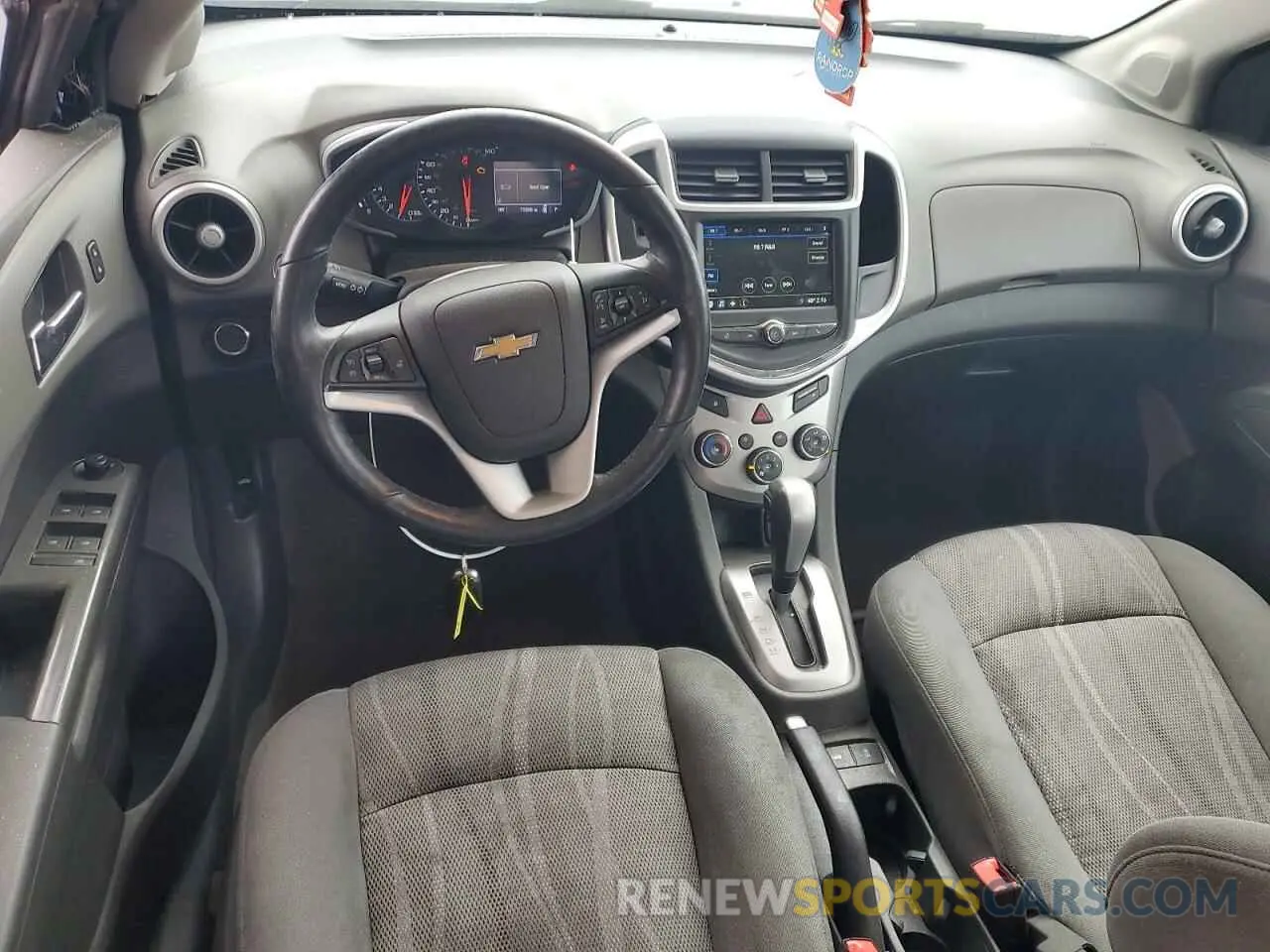8 fotografías del automóvil dañado 1G1JD5SB9K4148706 CHEVROLET SONIC 2019
