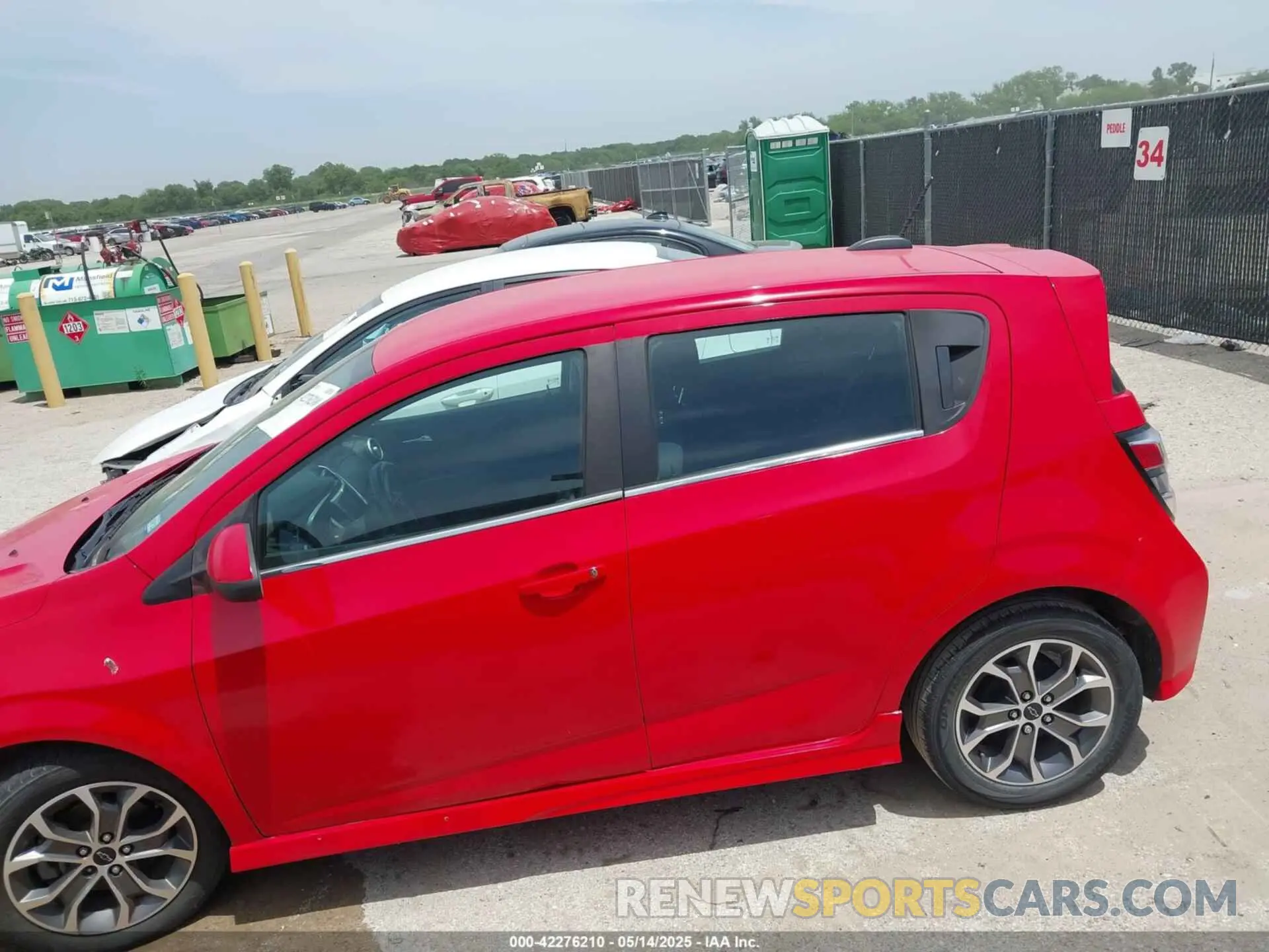 14 fotografías del automóvil dañado 1G1JD6SB4K4133956 CHEVROLET SONIC 2019
