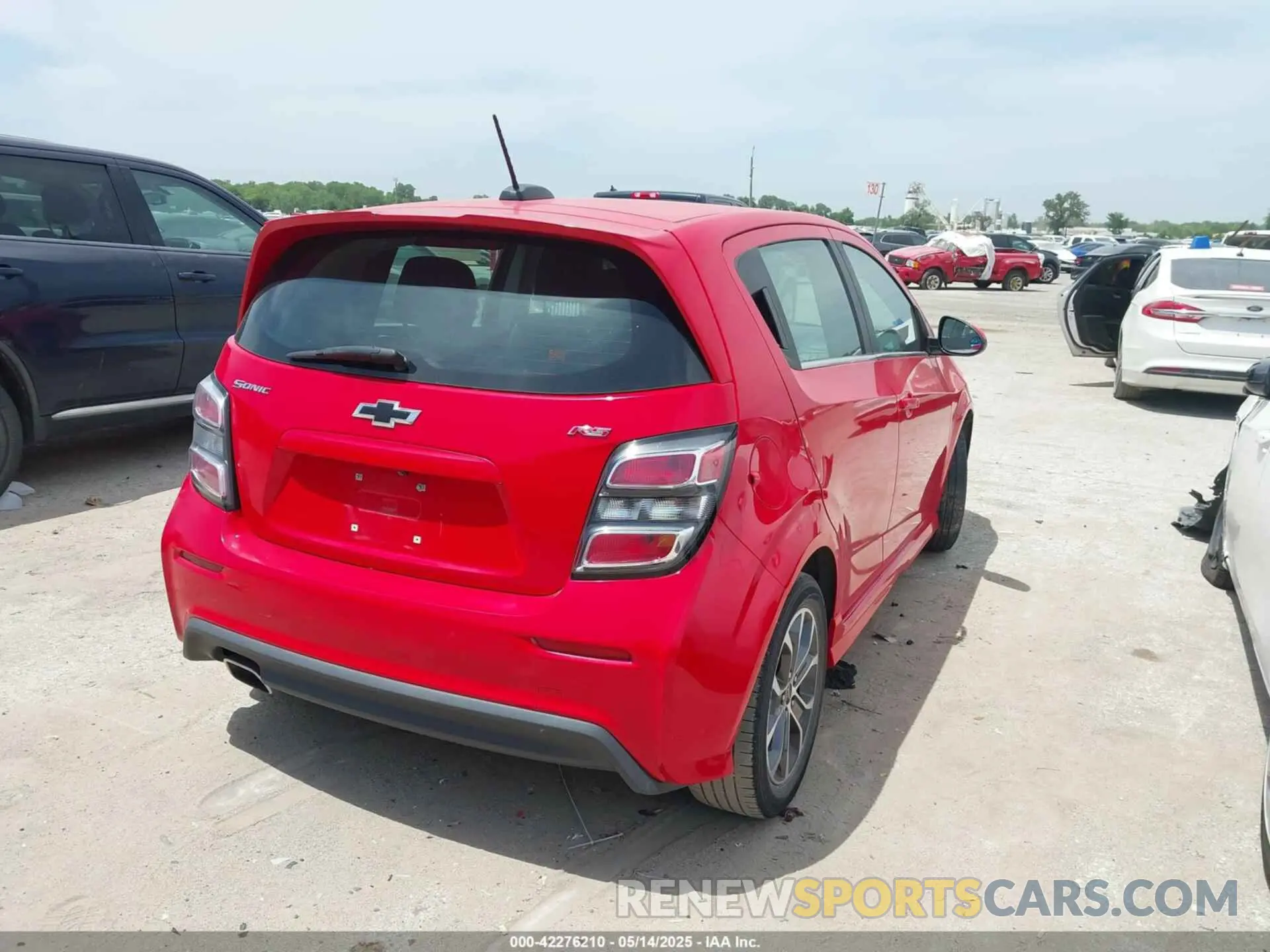 4 fotografías del automóvil dañado 1G1JD6SB4K4133956 CHEVROLET SONIC 2019