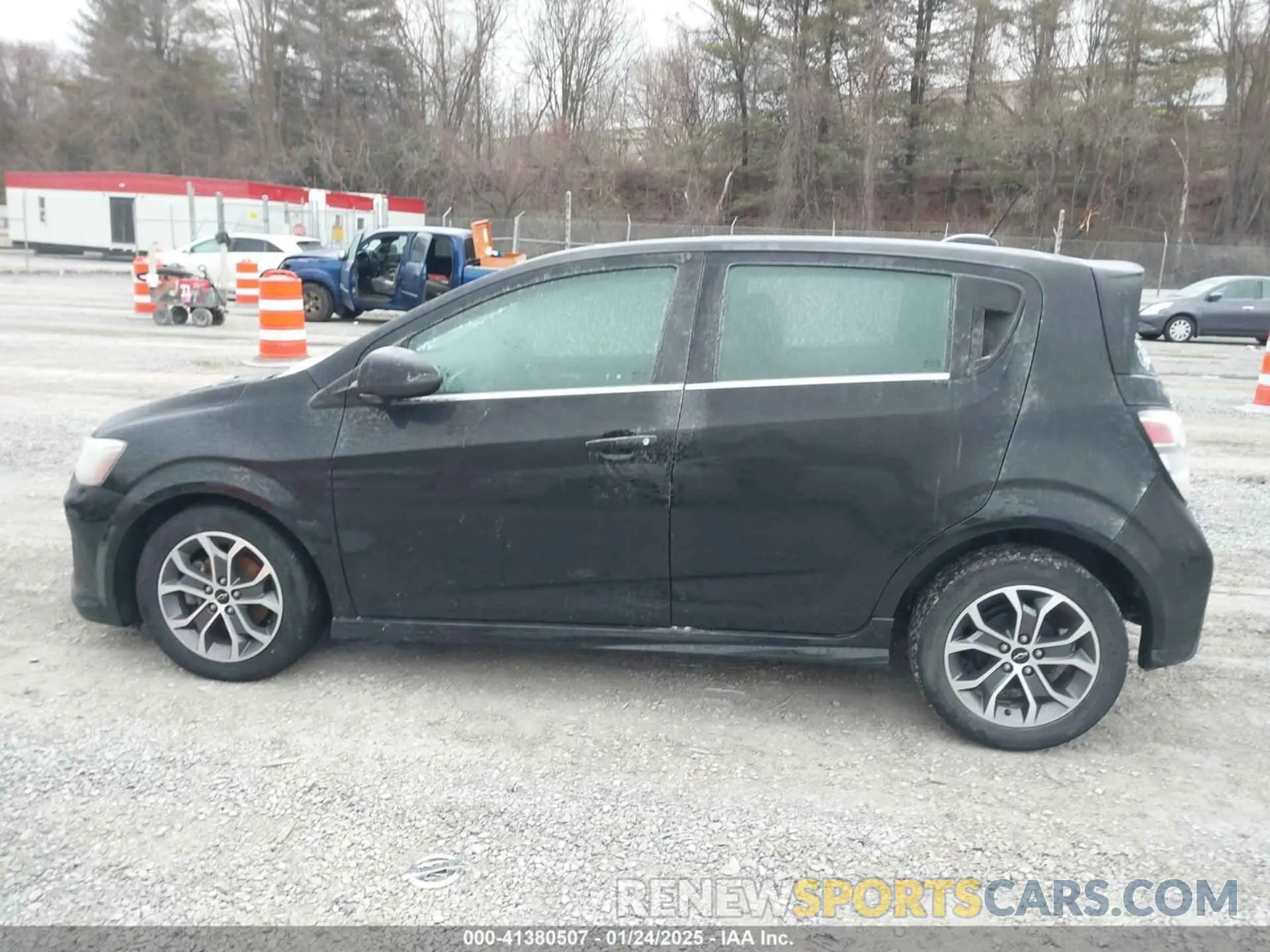 14 fotografías del automóvil dañado 1G1JD6SBXK4147957 CHEVROLET SONIC 2019