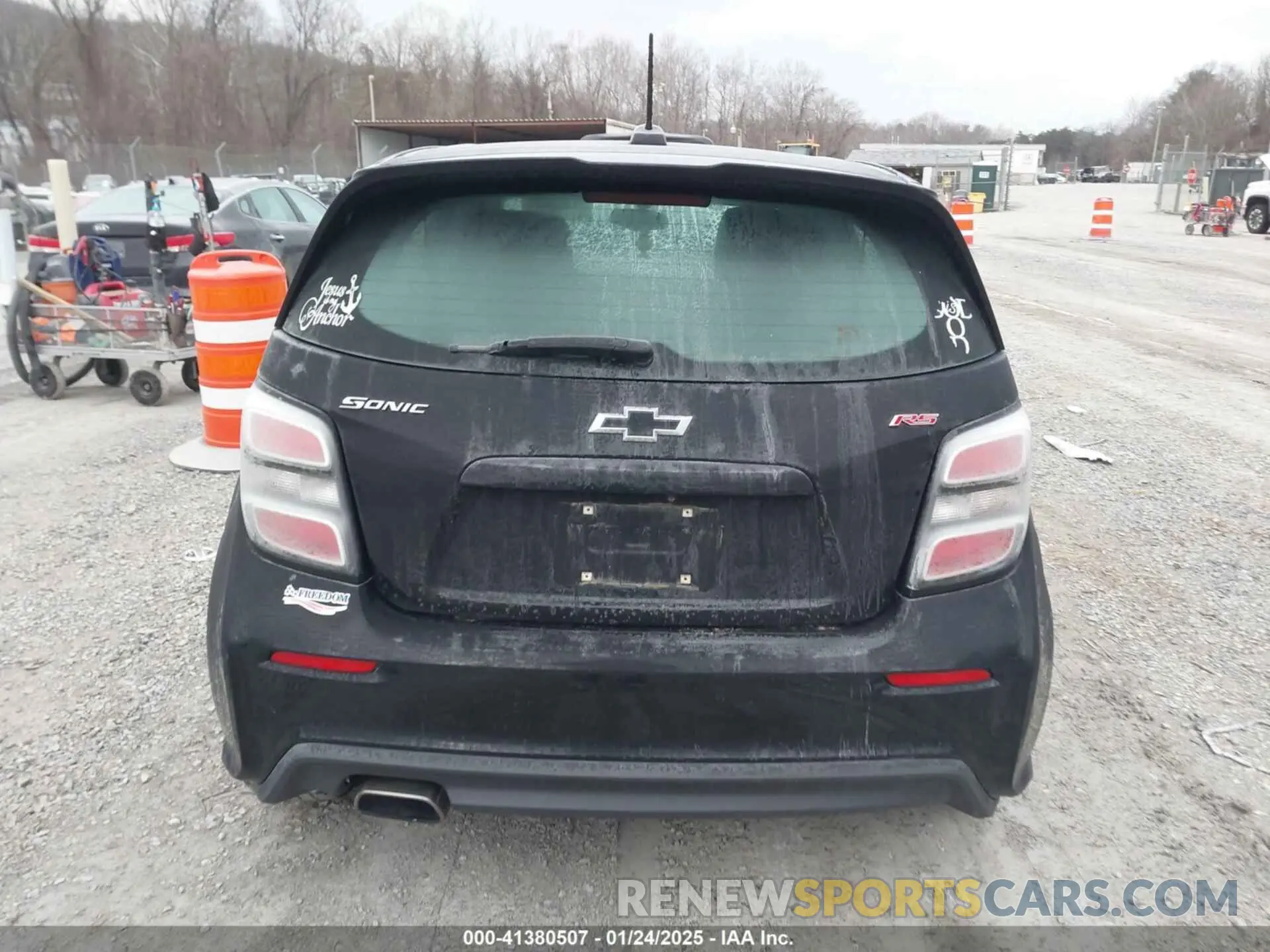 16 fotografías del automóvil dañado 1G1JD6SBXK4147957 CHEVROLET SONIC 2019