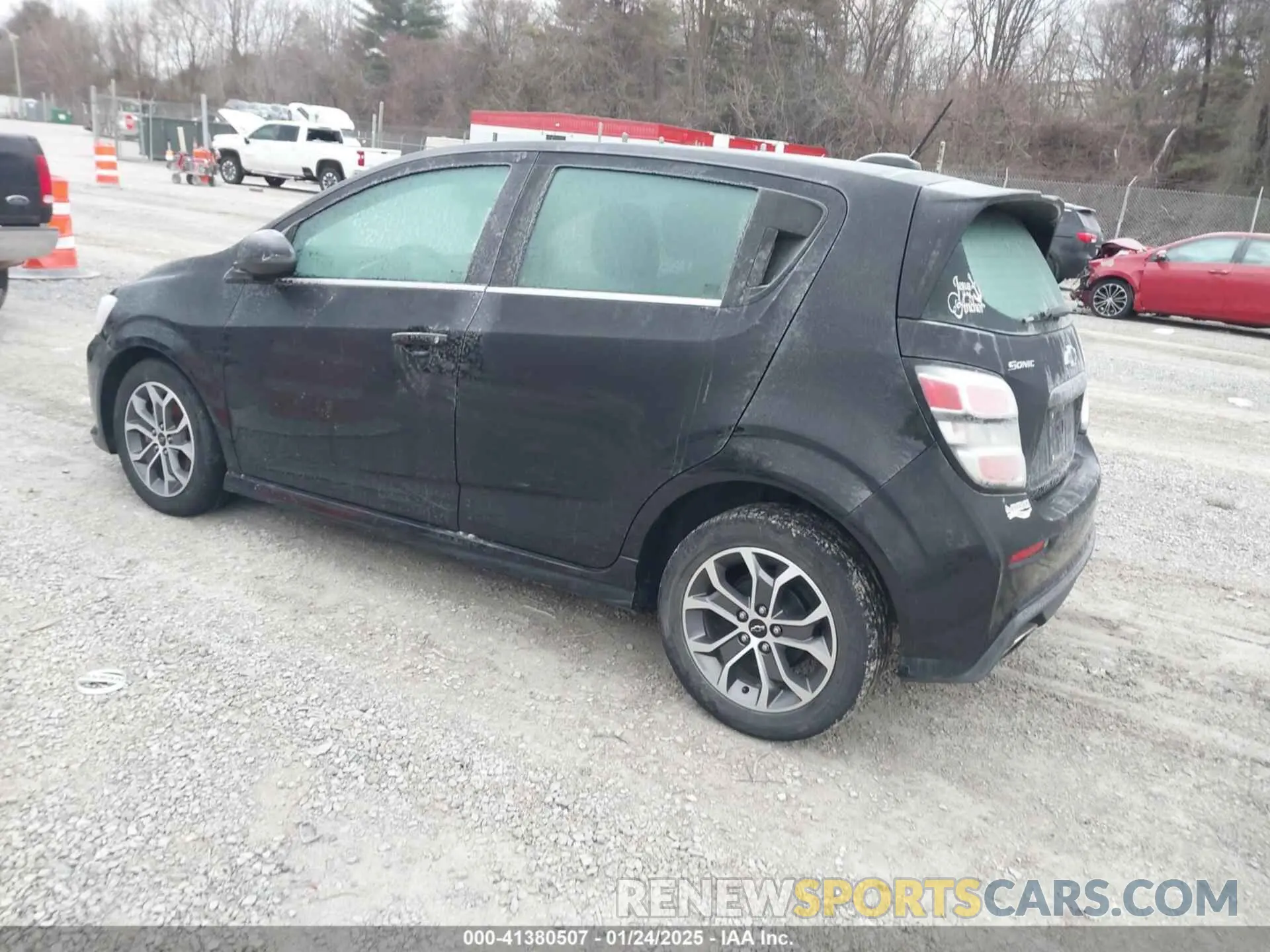 3 fotografías del automóvil dañado 1G1JD6SBXK4147957 CHEVROLET SONIC 2019
