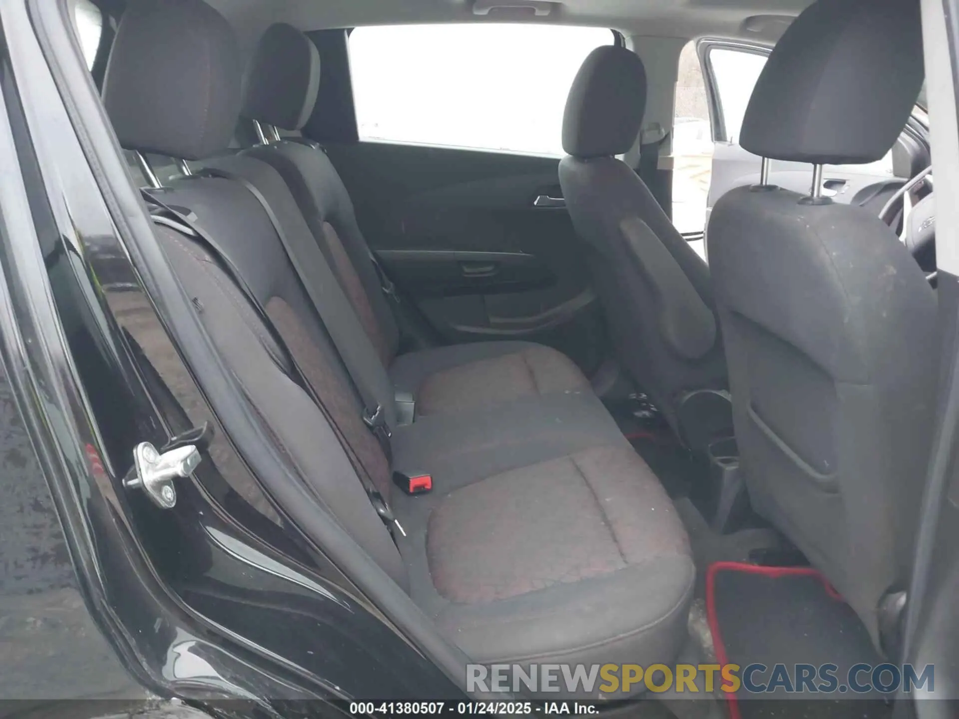 8 fotografías del automóvil dañado 1G1JD6SBXK4147957 CHEVROLET SONIC 2019