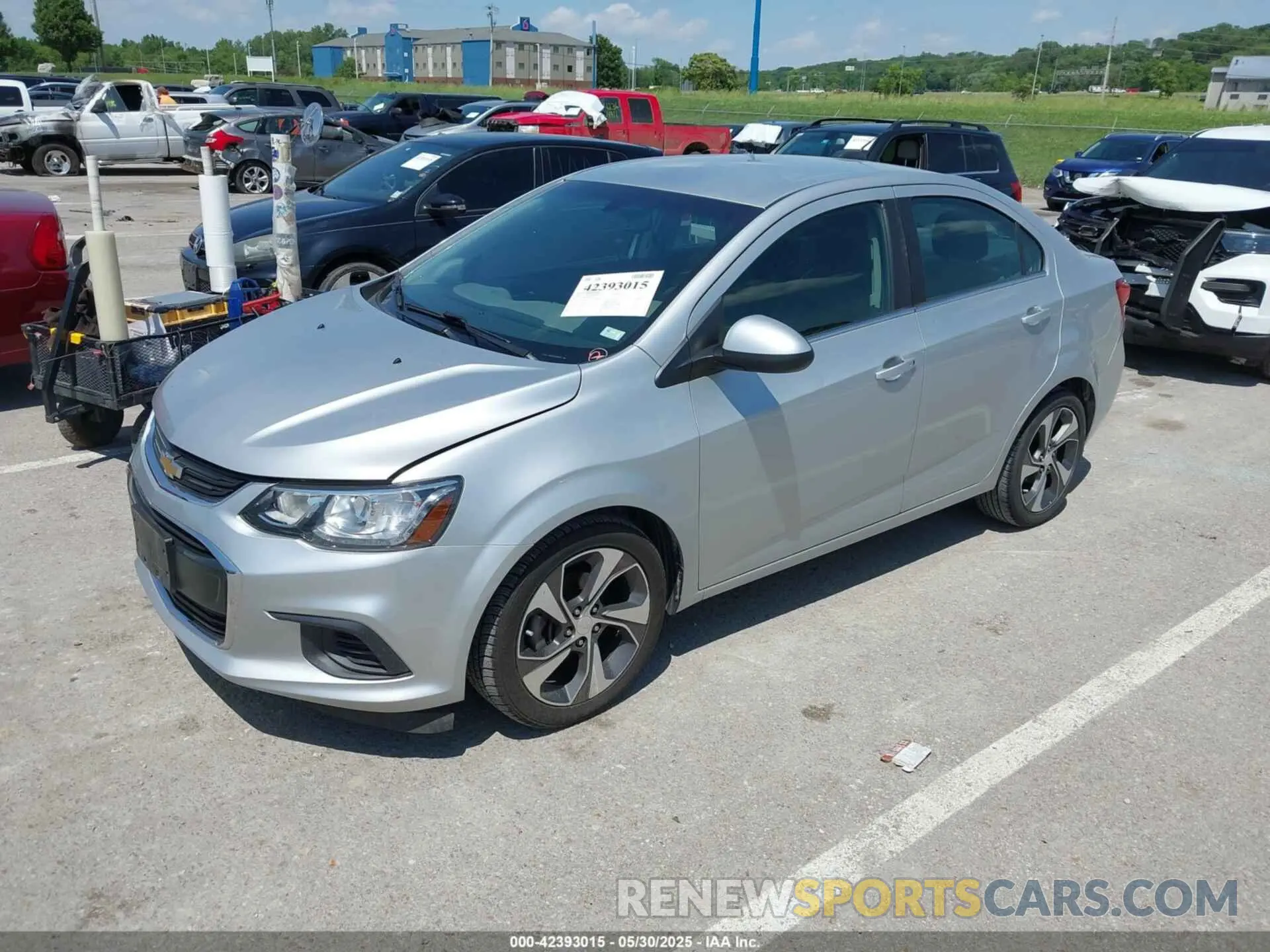 2 fotografías del automóvil dañado 1G1JF5SB2K4125181 CHEVROLET SONIC 2019