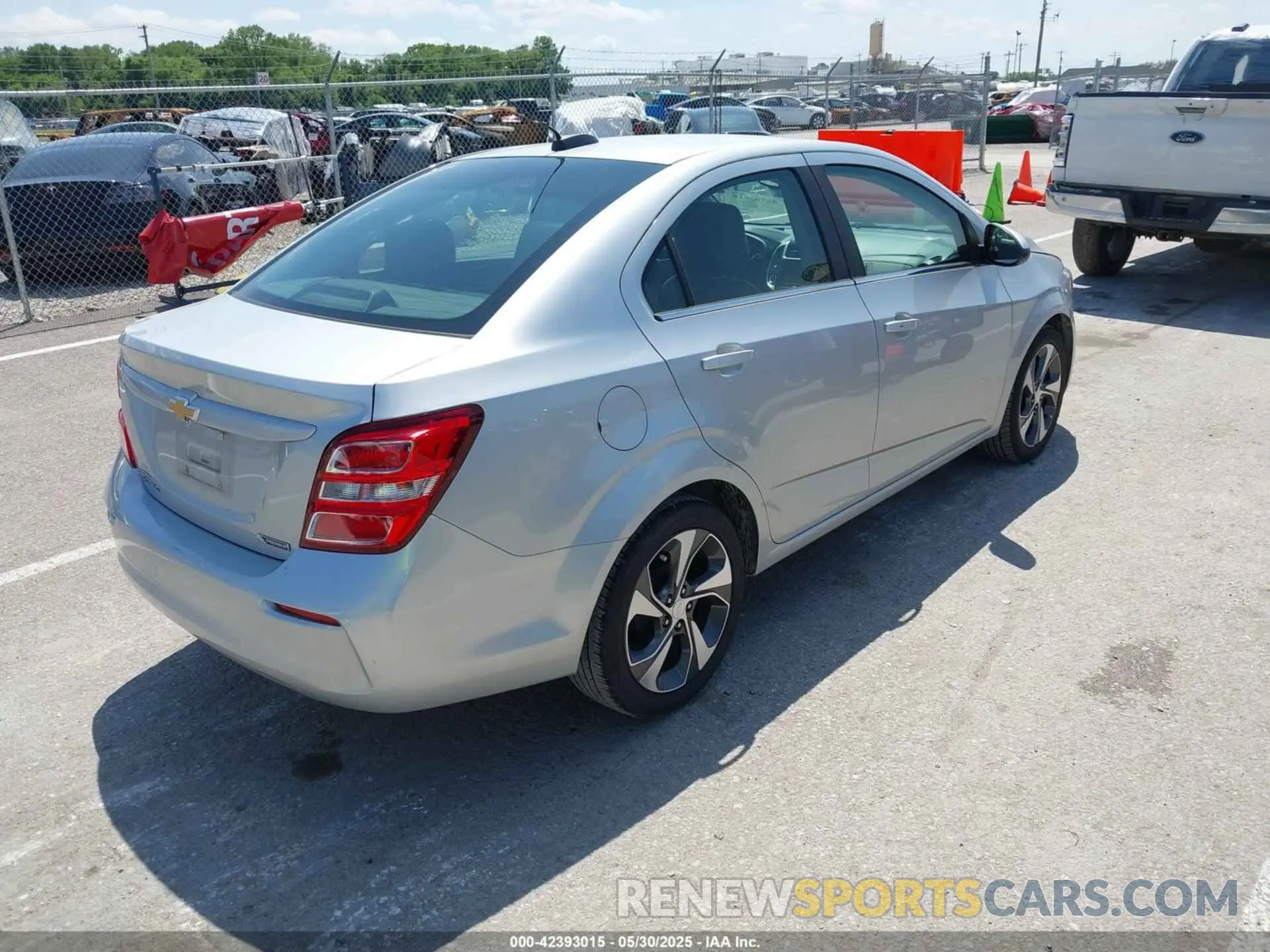 4 fotografías del automóvil dañado 1G1JF5SB2K4125181 CHEVROLET SONIC 2019
