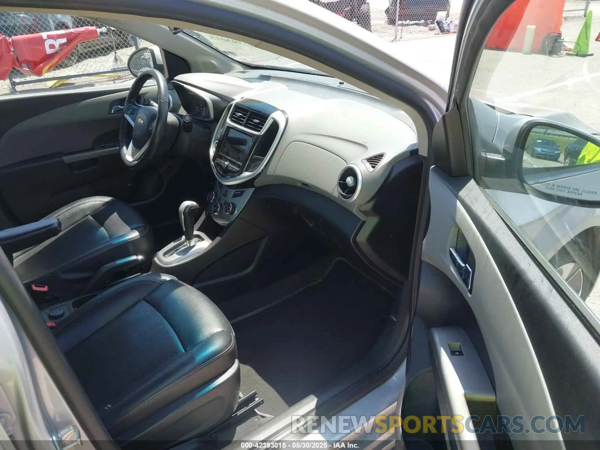 5 fotografías del automóvil dañado 1G1JF5SB2K4125181 CHEVROLET SONIC 2019