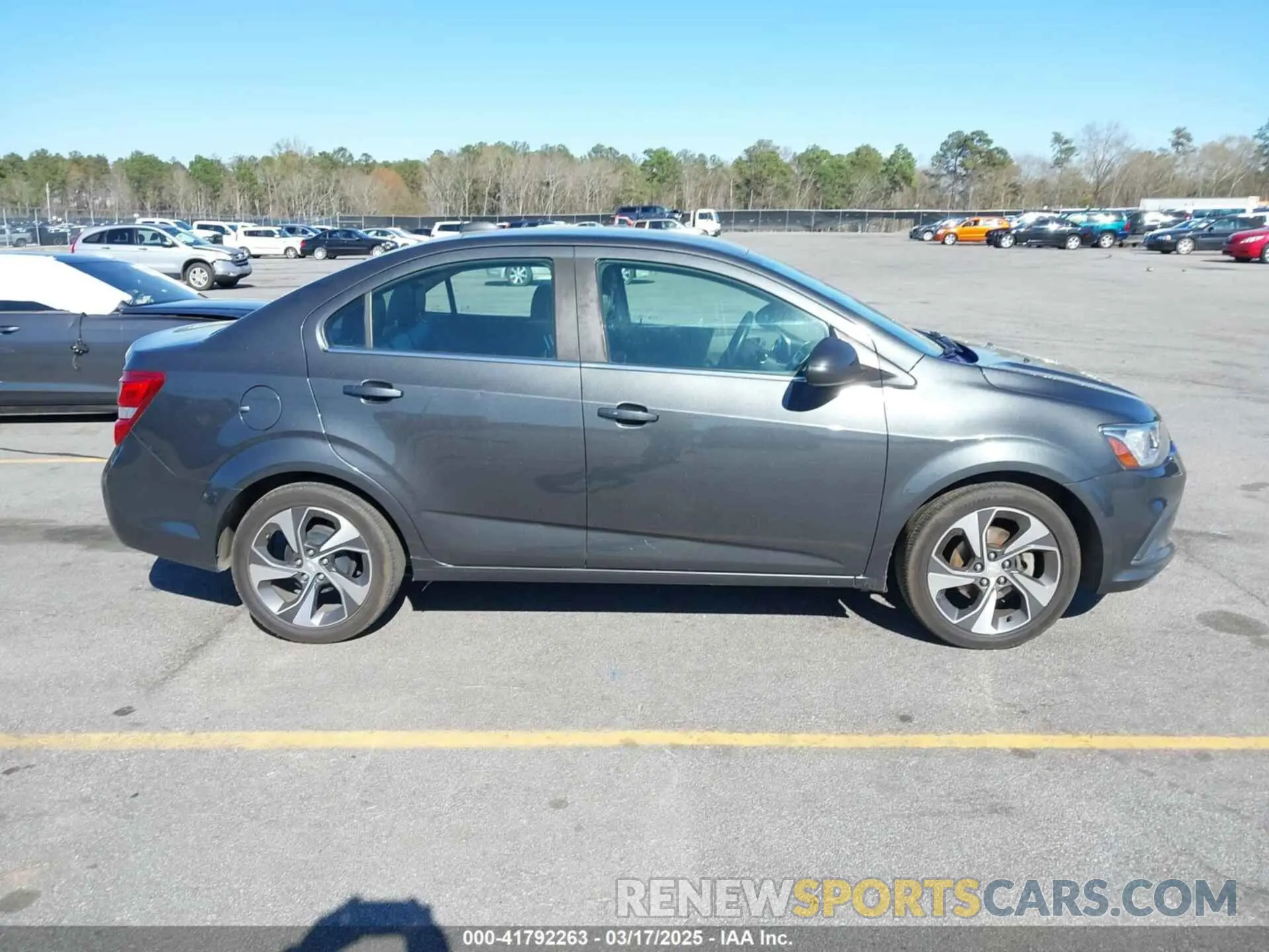 13 fotografías del automóvil dañado 1G1JF5SB5K4127944 CHEVROLET SONIC 2019