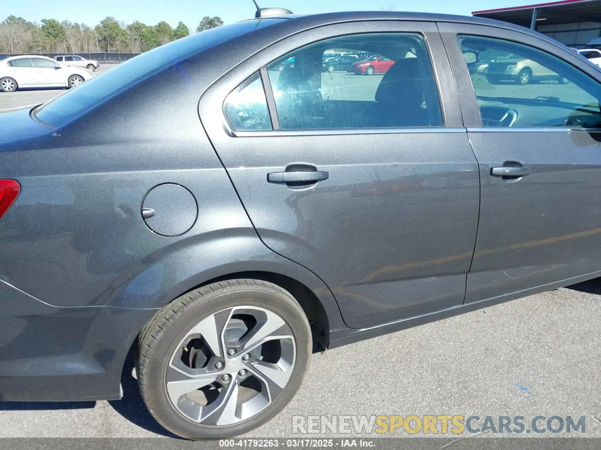 17 fotografías del automóvil dañado 1G1JF5SB5K4127944 CHEVROLET SONIC 2019